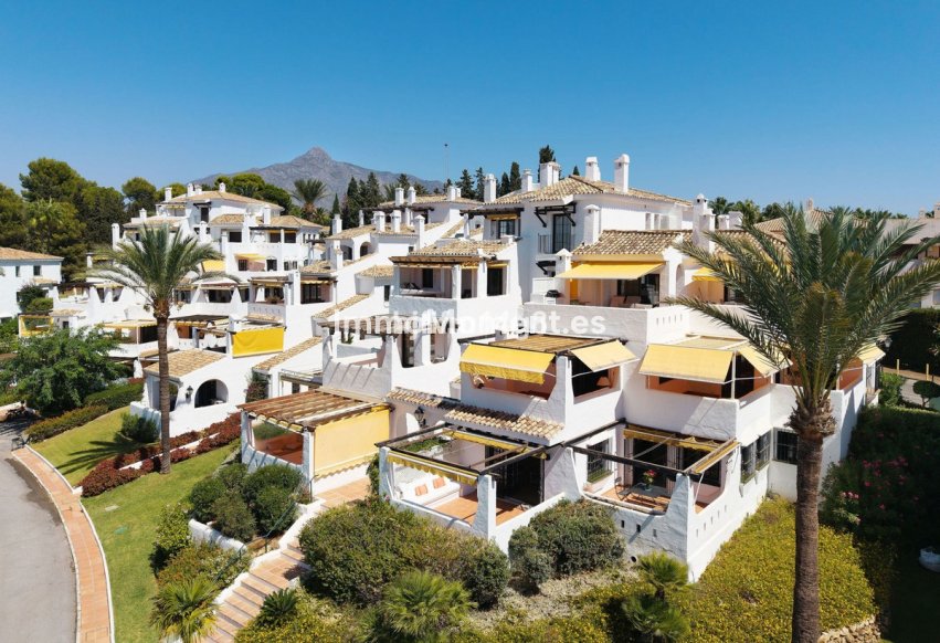 Resale - Apartment - Marbella - Nueva Andalucía
