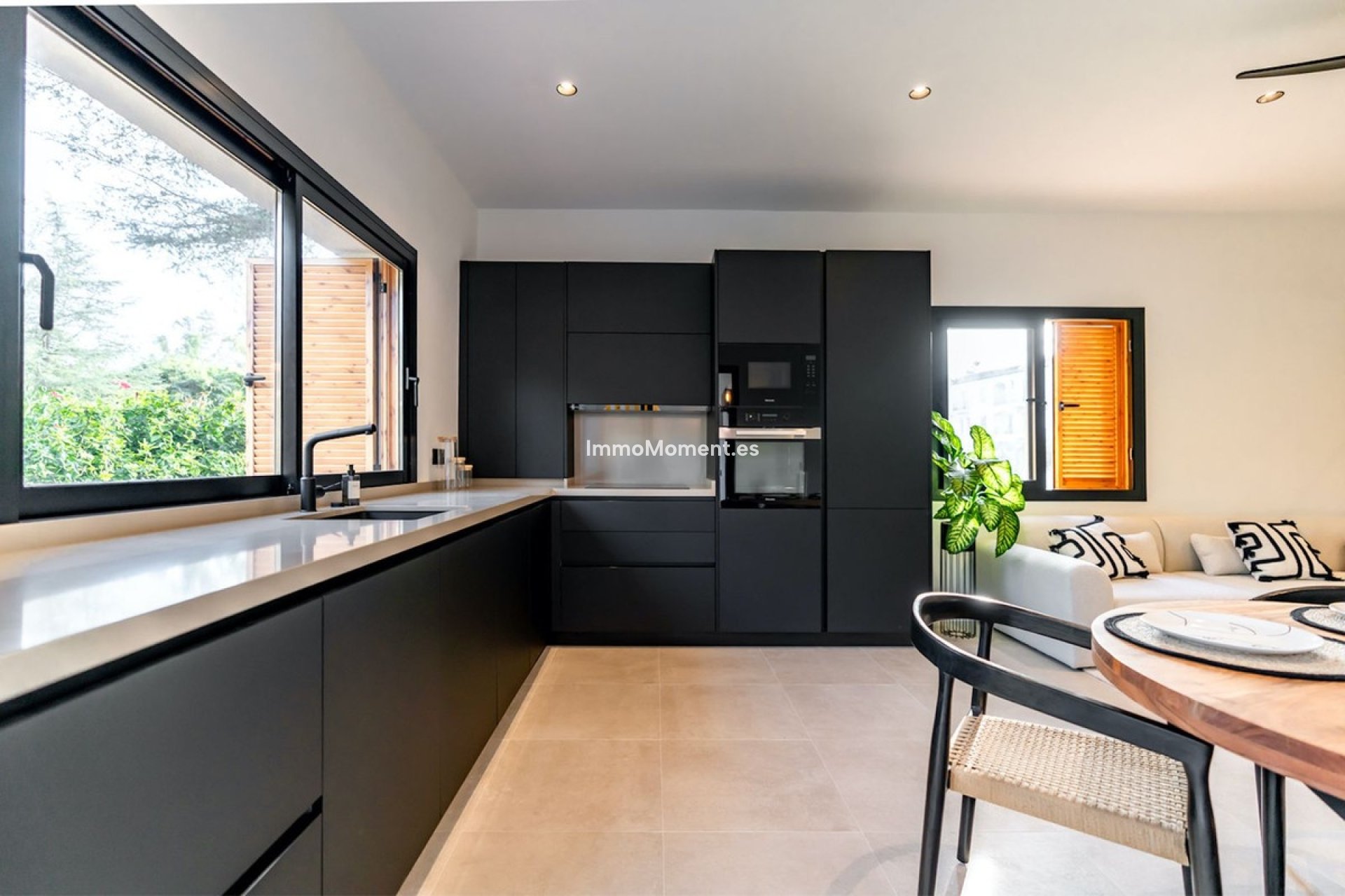 Resale - Apartment - Marbella - Nueva Andalucía