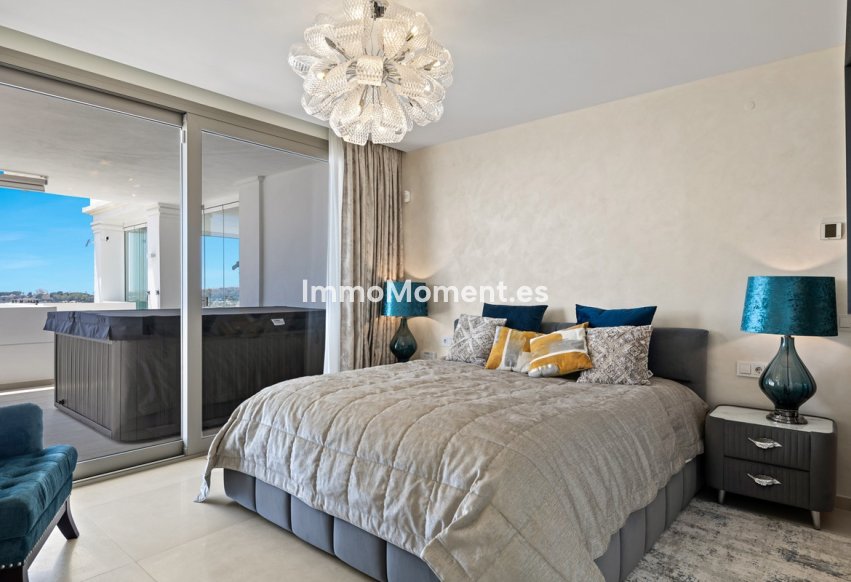 Resale - Apartment - Marbella - Nueva Andalucía