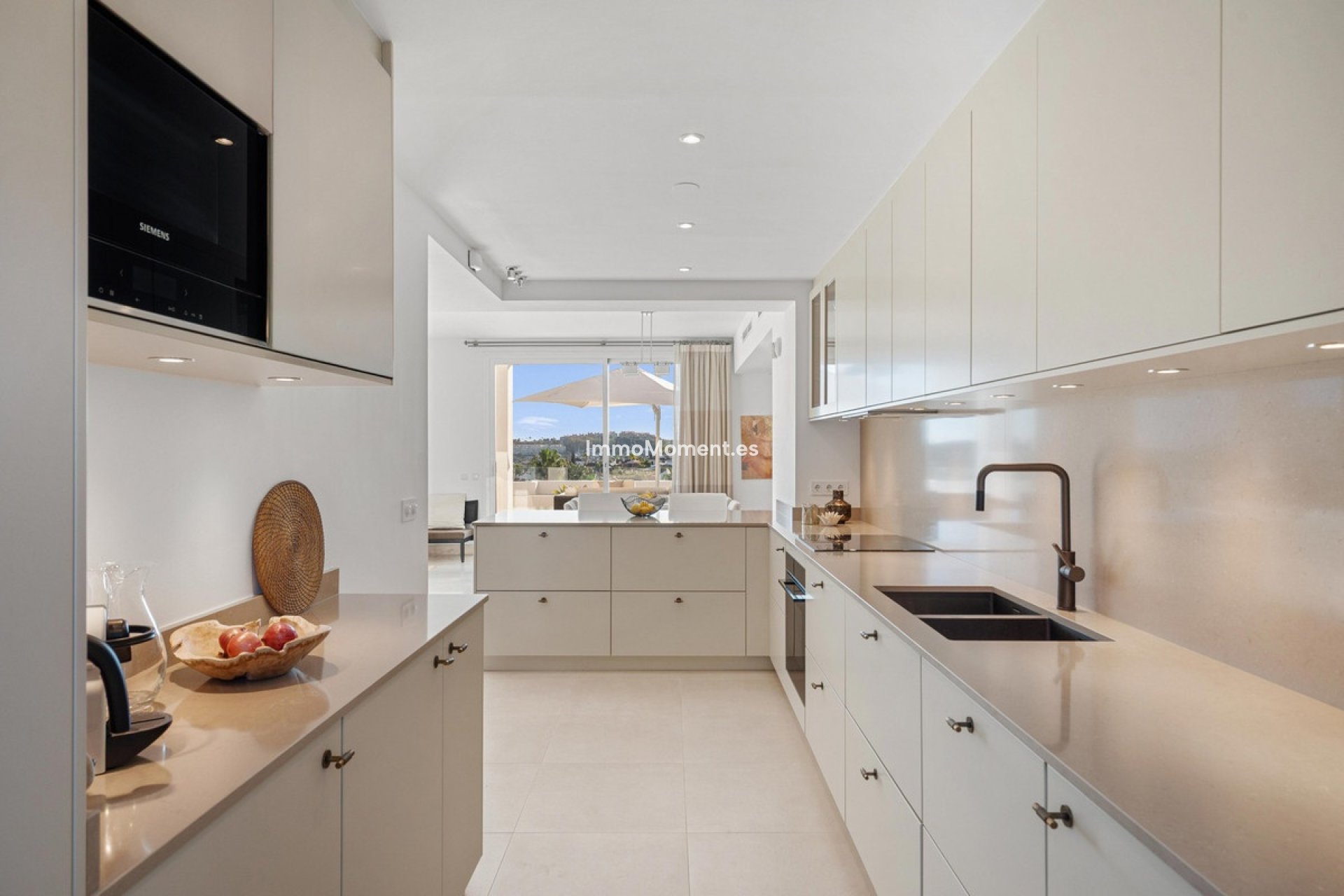 Resale - Apartment - Marbella - Nueva Andalucía