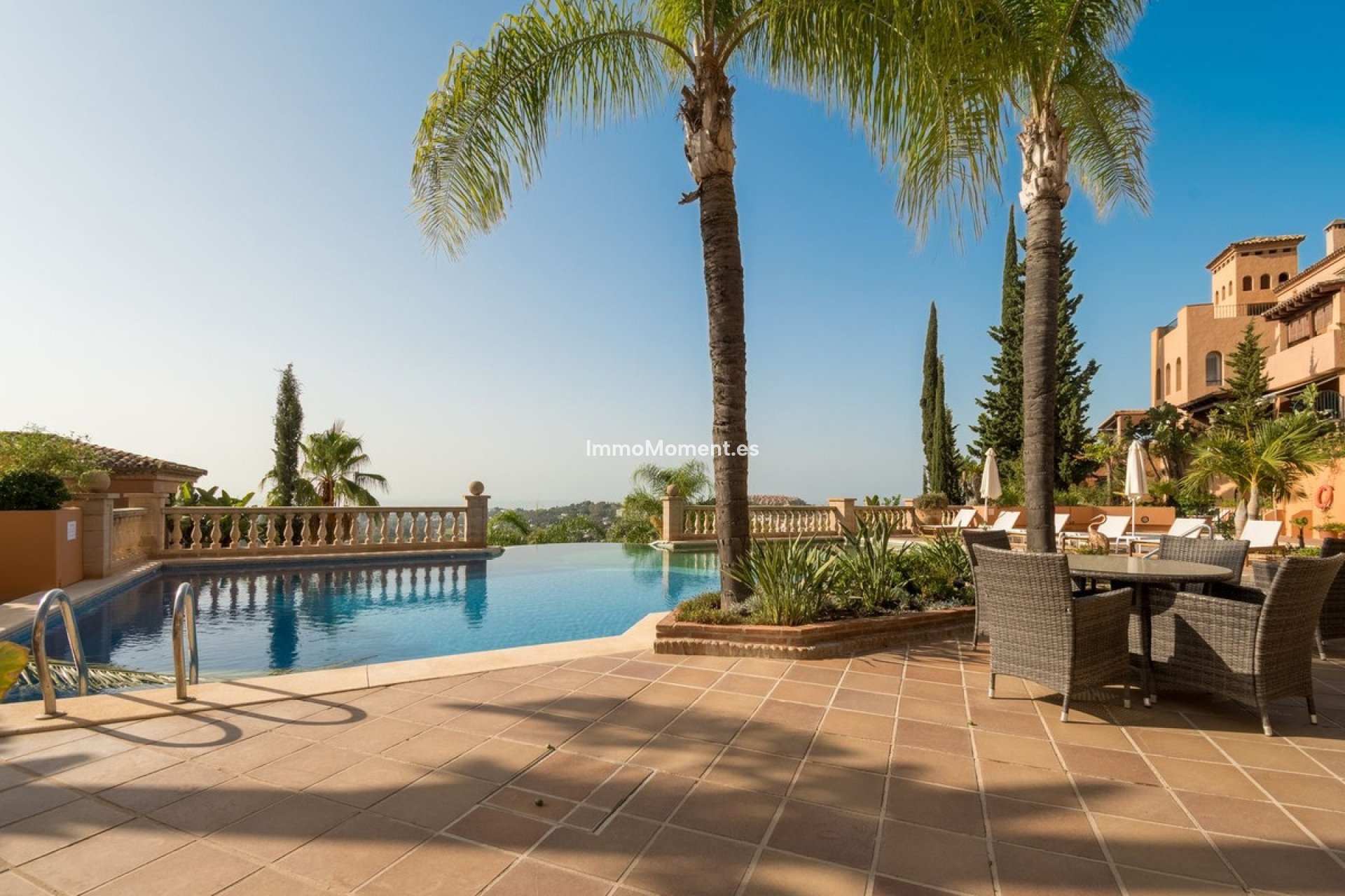 Resale - Apartment - Marbella - Nueva Andalucía