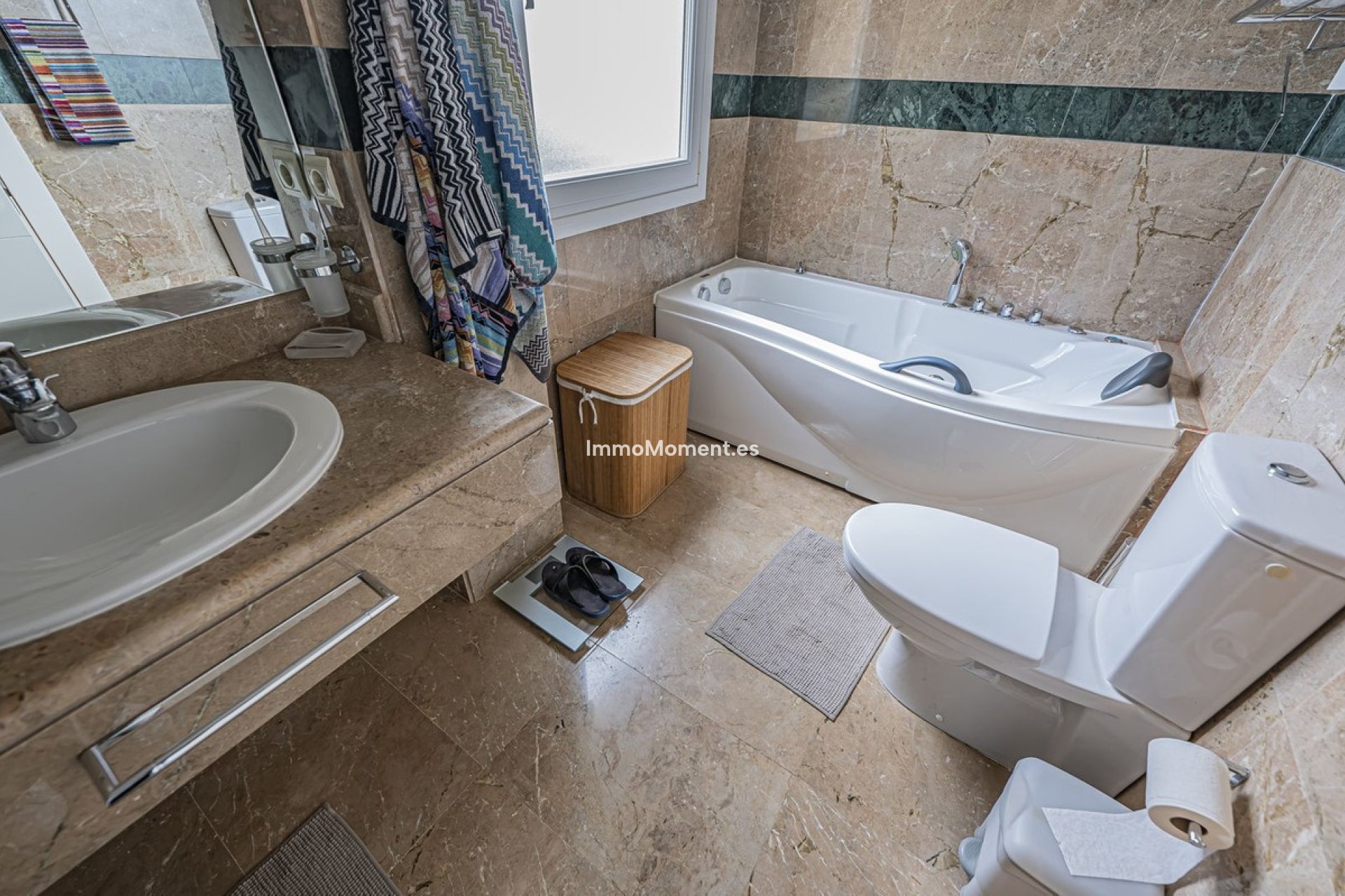 Resale - Apartment - Marbella - Nueva Andalucía