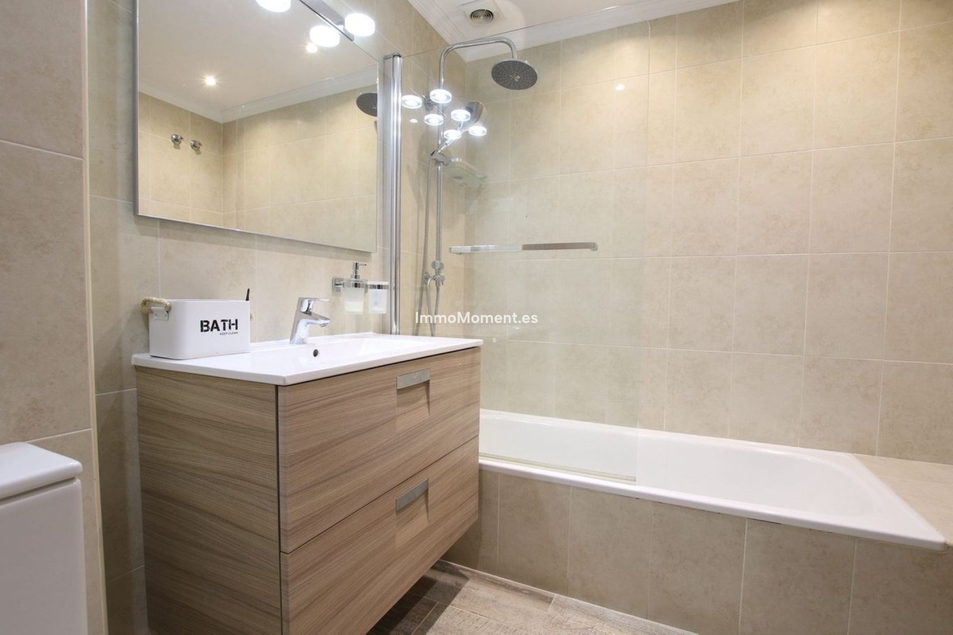 Resale - Apartment - Marbella - Nueva Andalucía