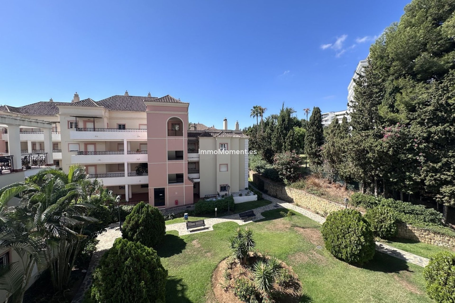Resale - Apartment - Marbella - Nueva Andalucía