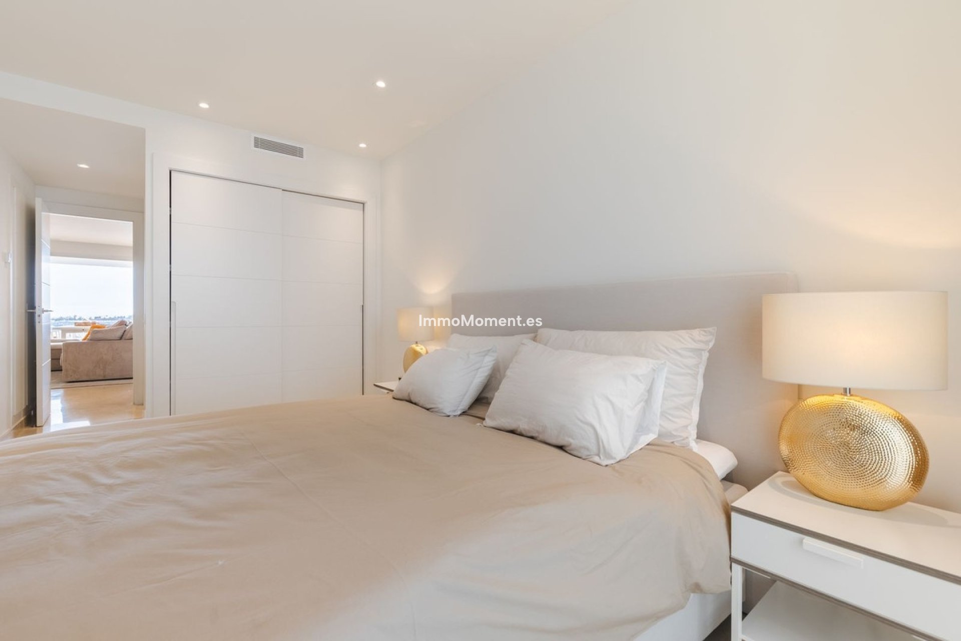 Resale - Apartment - Marbella - Nueva Andalucía