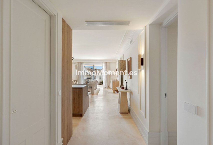 Resale - Apartment - Marbella - Nueva Andalucía