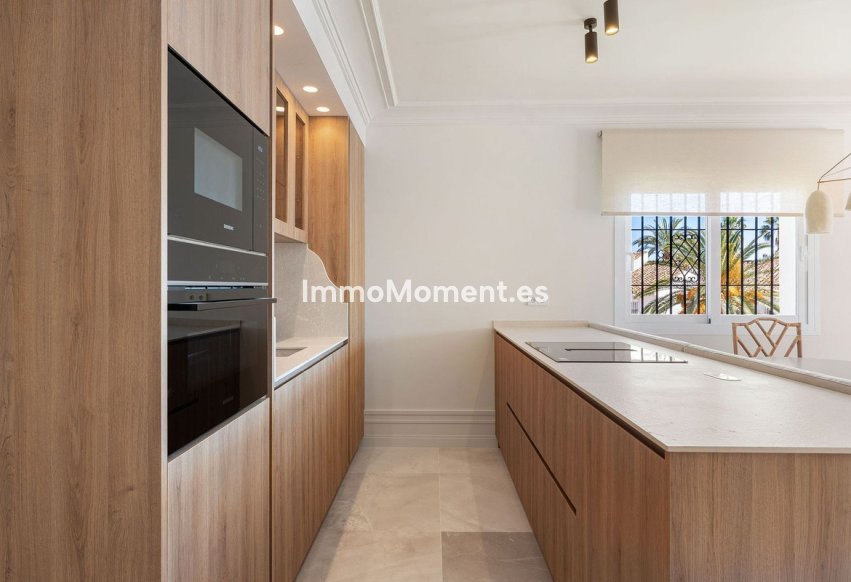 Resale - Apartment - Marbella - Nueva Andalucía