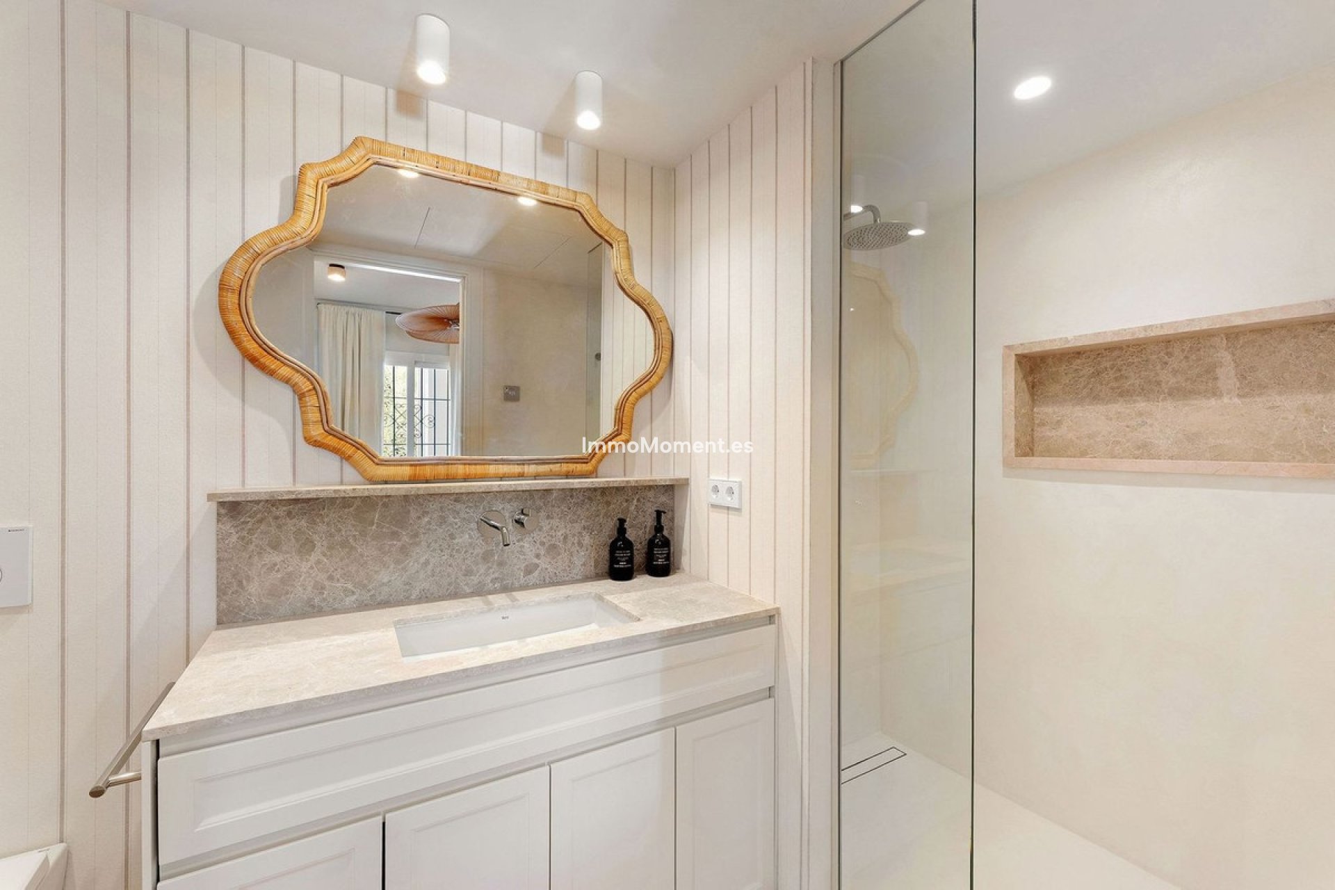 Resale - Apartment - Marbella - Nueva Andalucía