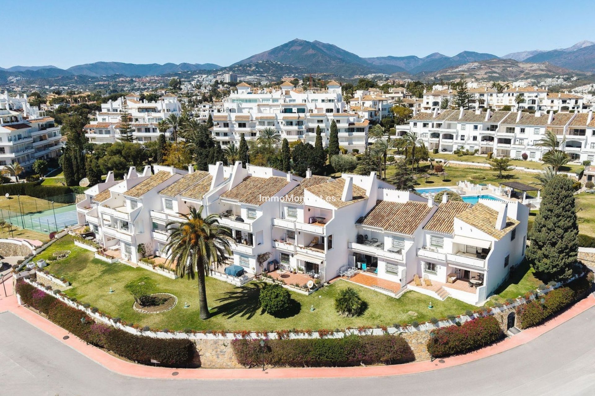 Resale - Apartment - Marbella - Nueva Andalucía
