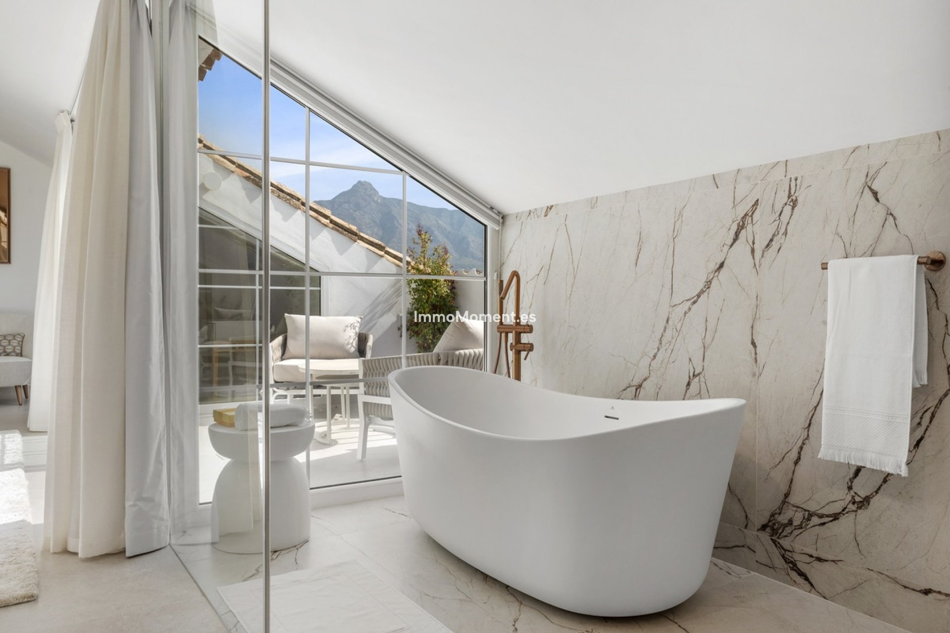 Resale - Apartment - Marbella - Nueva Andalucía