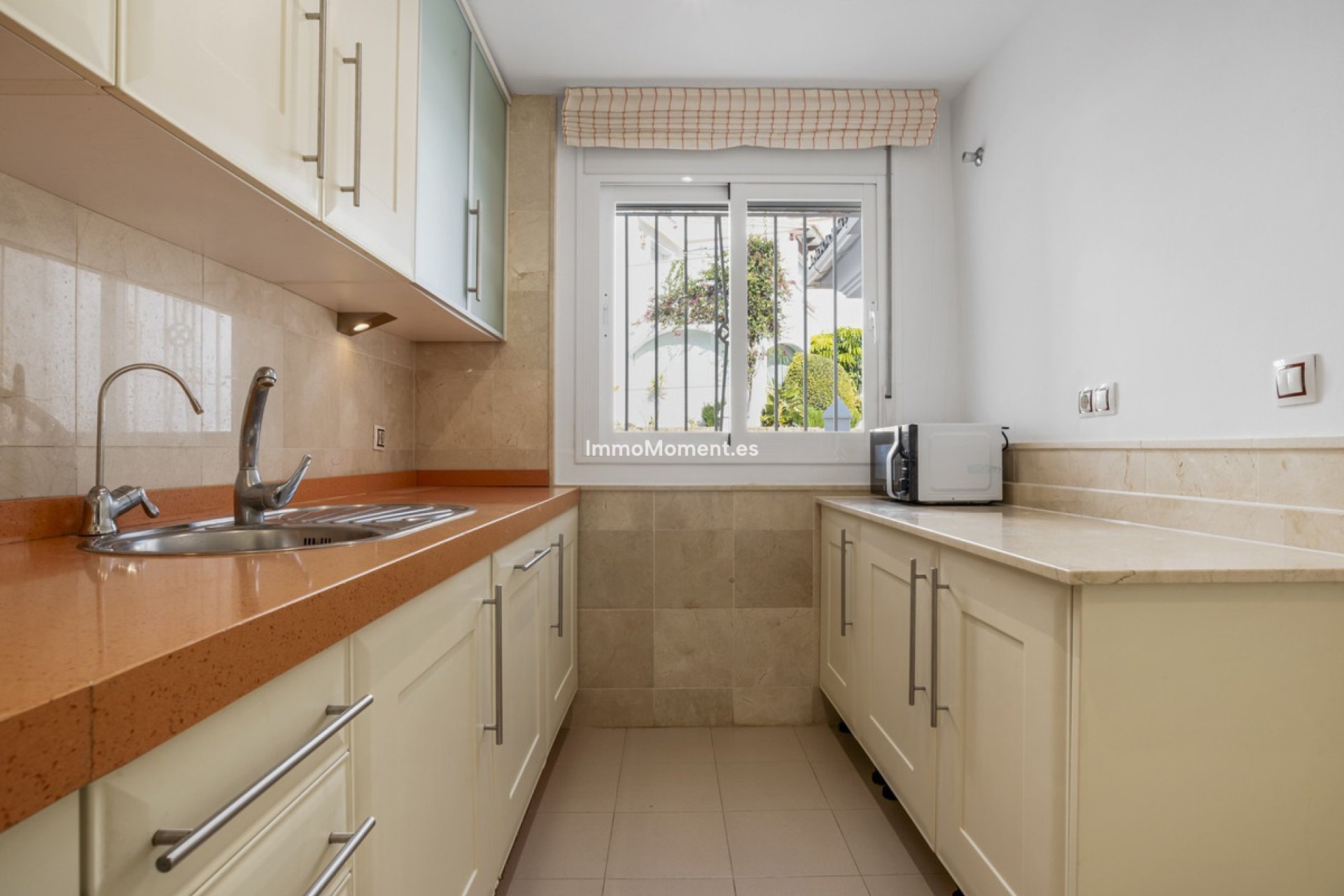 Resale - Apartment - Marbella - Nueva Andalucía