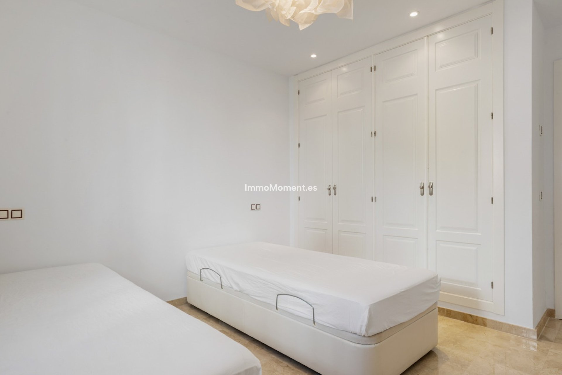 Resale - Apartment - Marbella - Nueva Andalucía