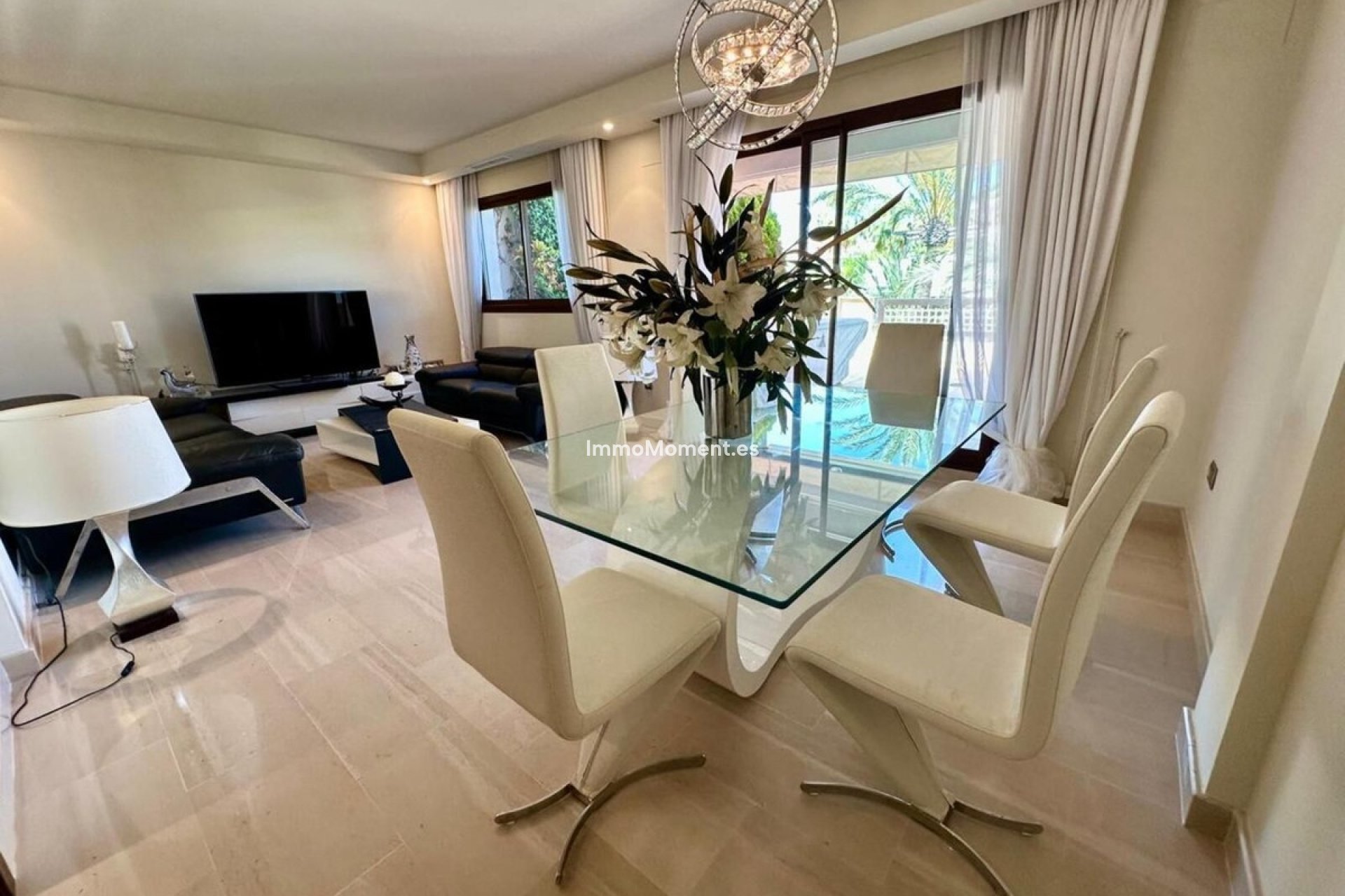 Resale - Apartment - Marbella - Nueva Andalucía