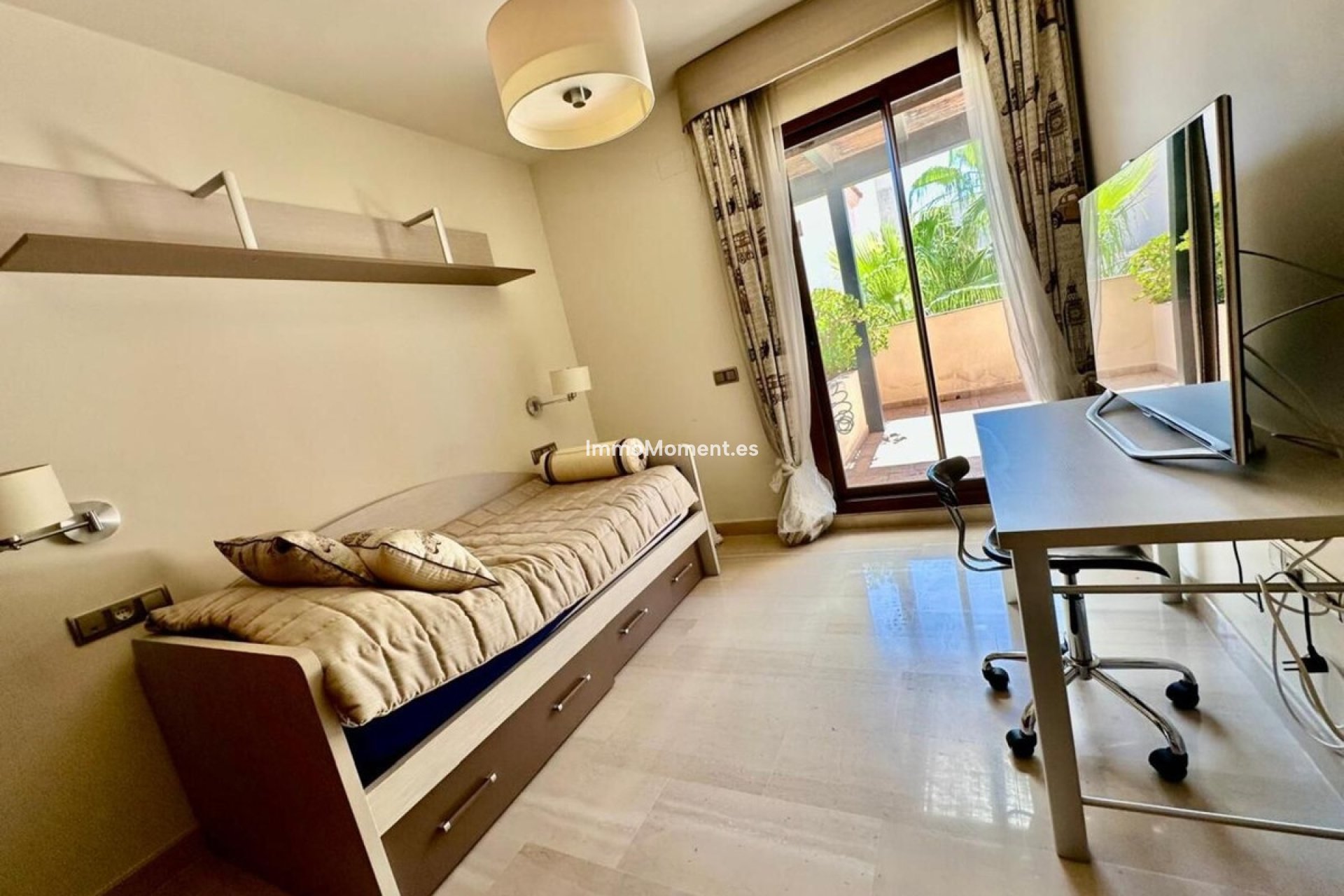 Resale - Apartment - Marbella - Nueva Andalucía