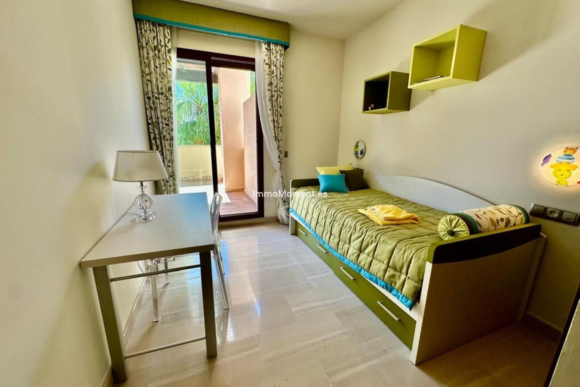 Resale - Apartment - Marbella - Nueva Andalucía