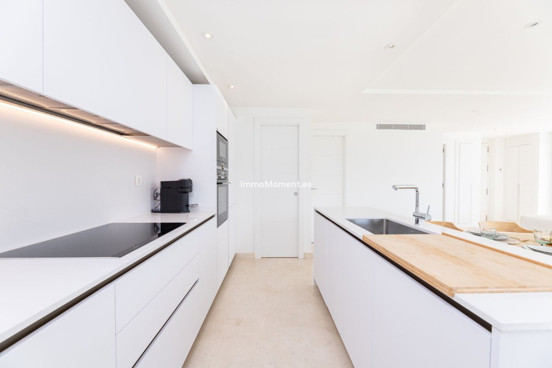 Resale - Apartment - Marbella - Nueva Andalucía