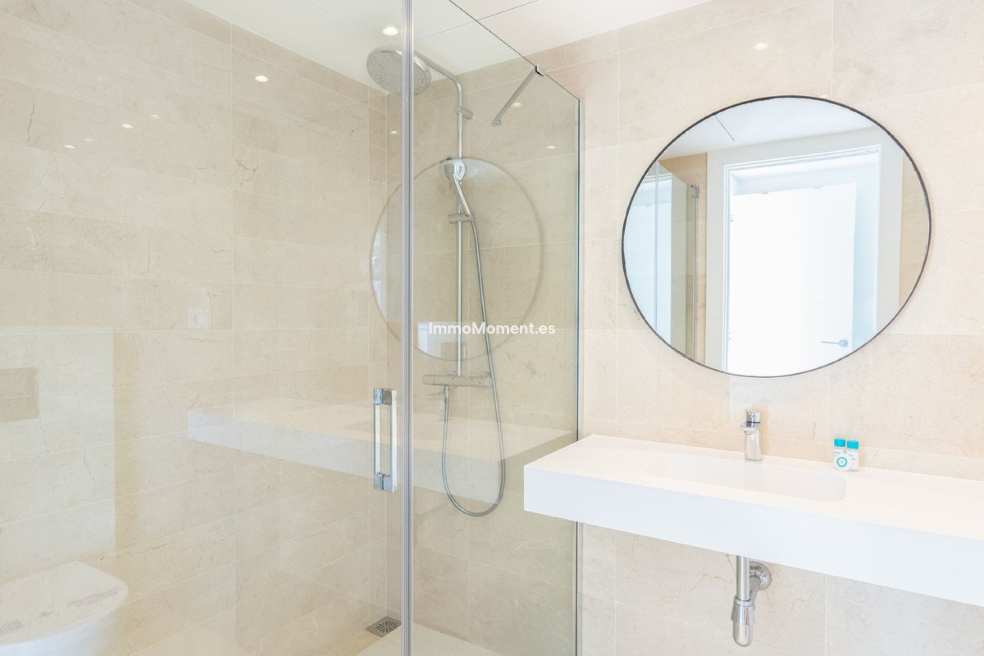 Resale - Apartment - Marbella - Nueva Andalucía