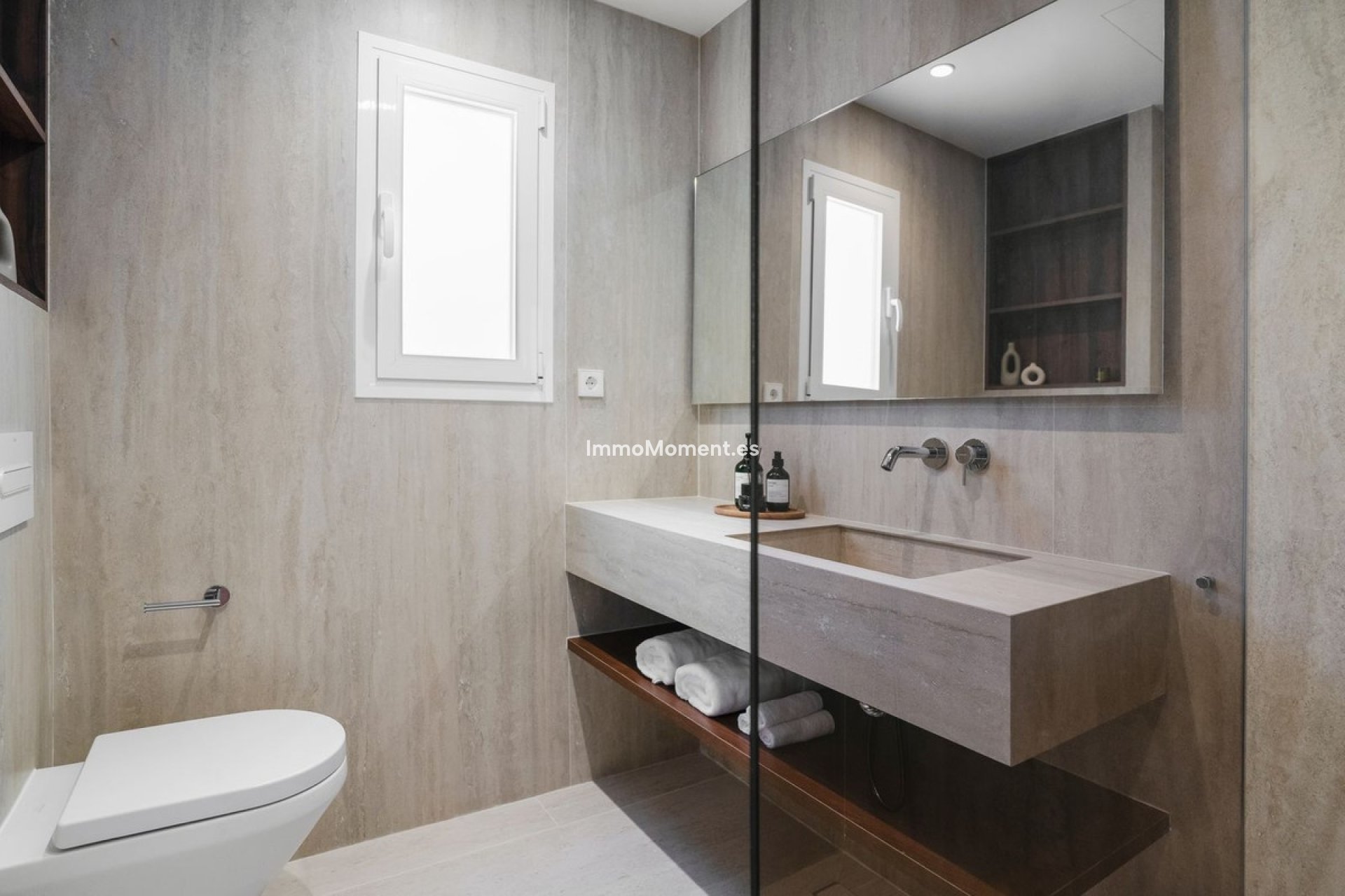 Resale - Apartment - Marbella - Nueva Andalucía