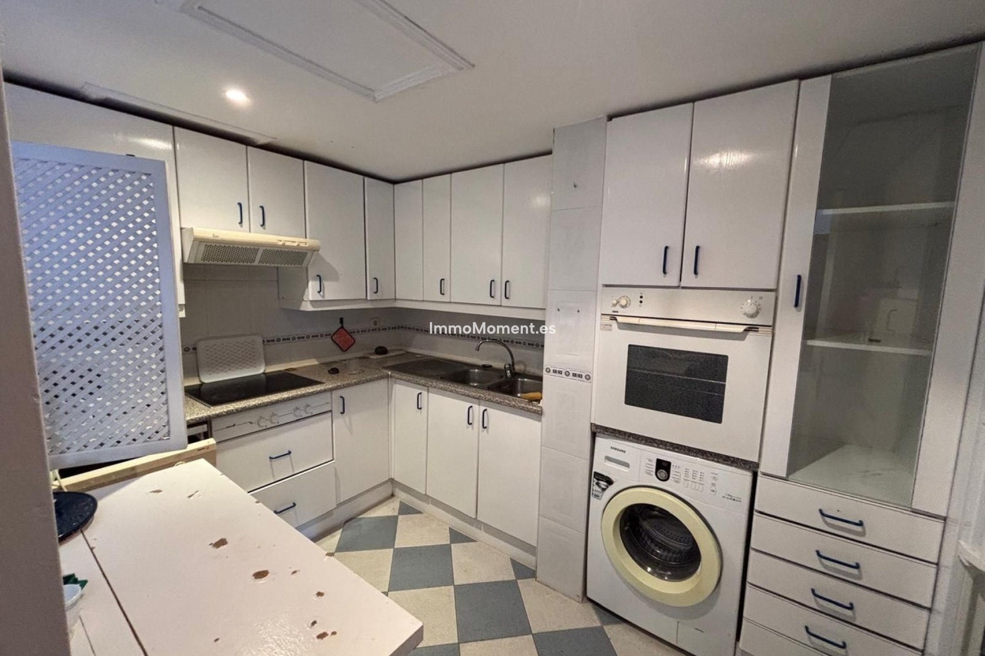 Resale - Apartment - Marbella - Nueva Andalucía