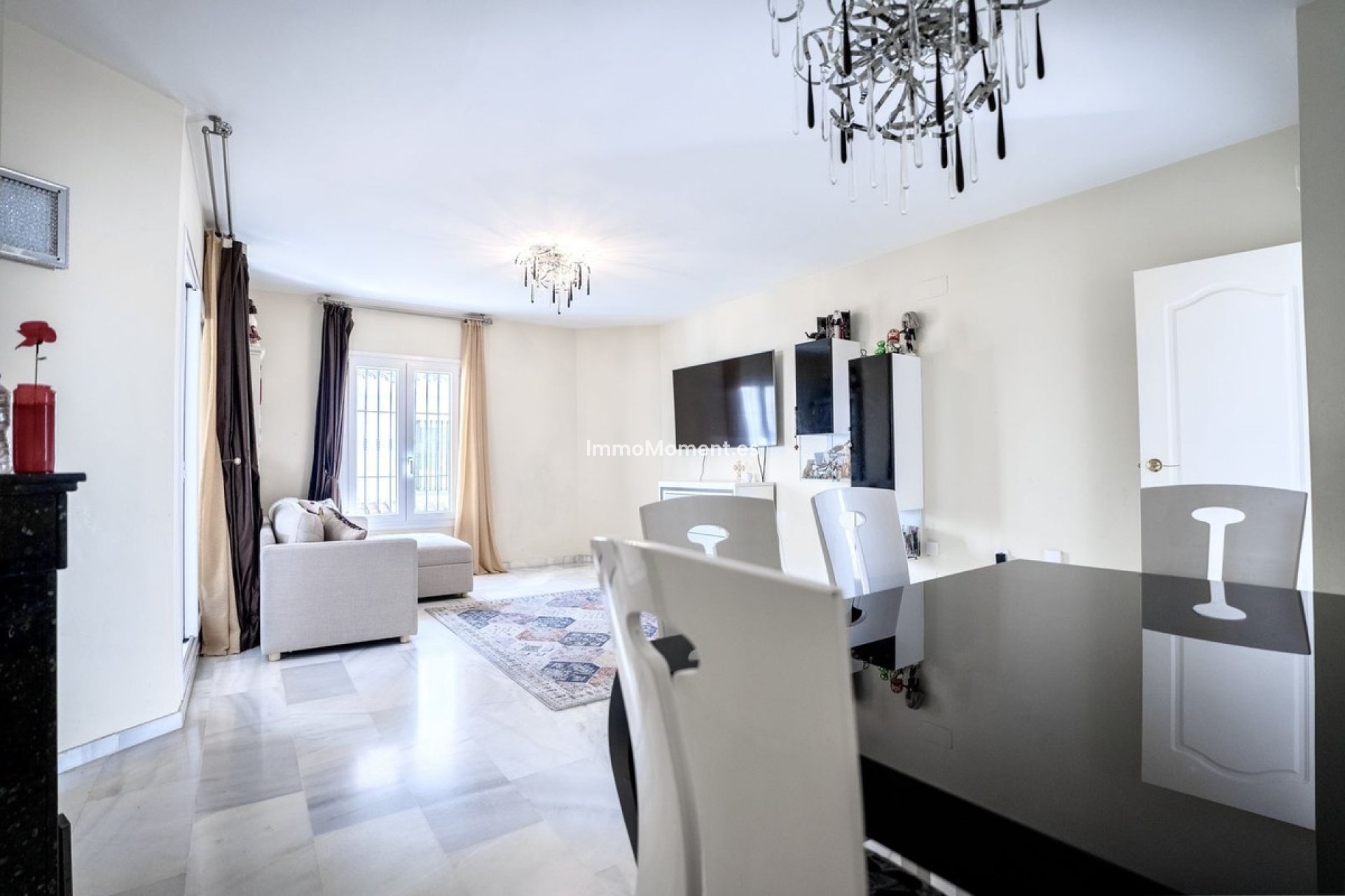 Resale - Apartment - Marbella - Nueva Andalucía