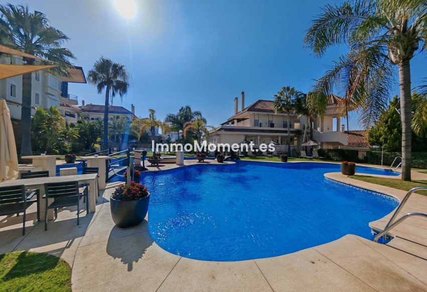 Resale - Apartment - Marbella - Nueva Andalucía