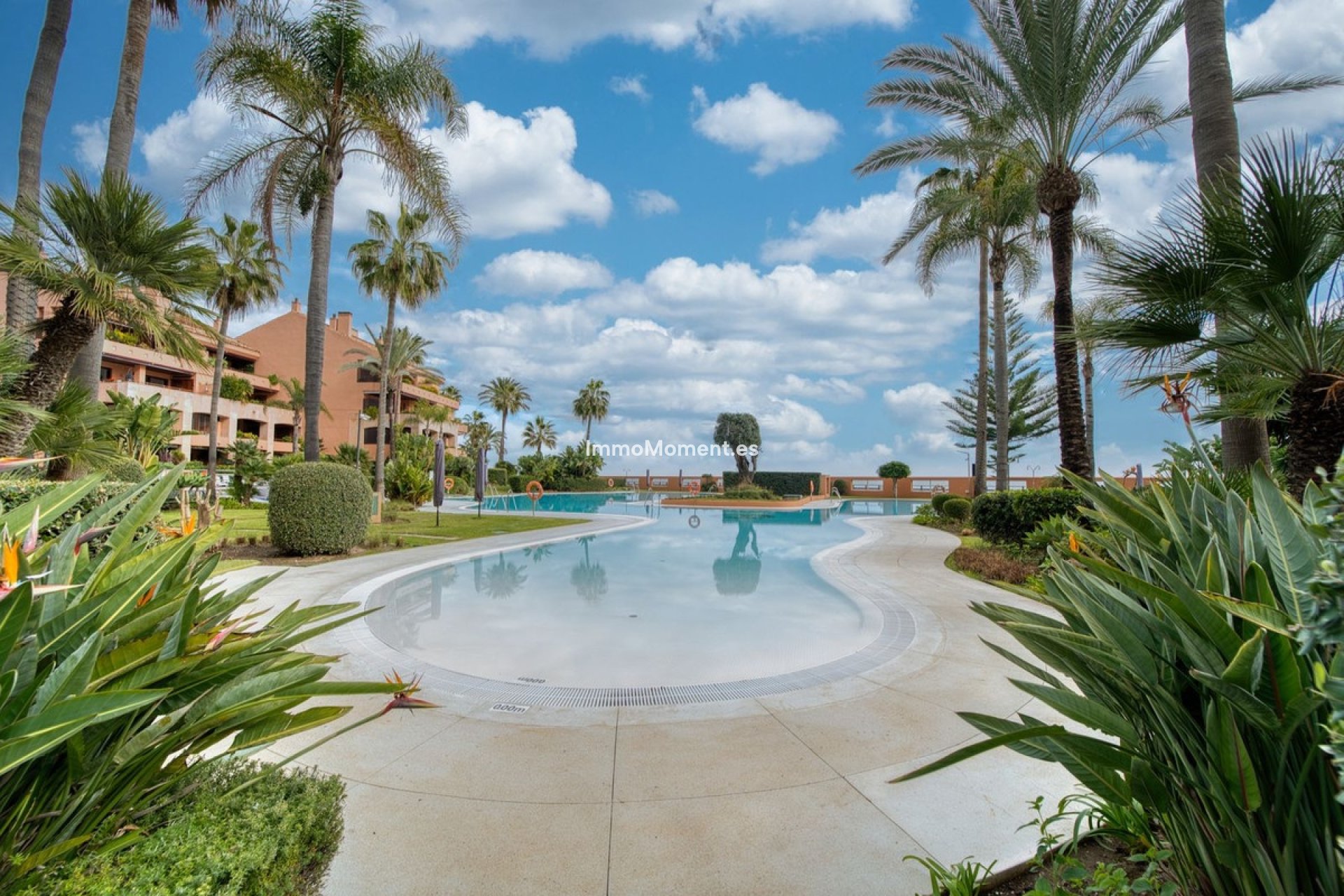 Resale - Apartment - Marbella - Nueva Andalucía