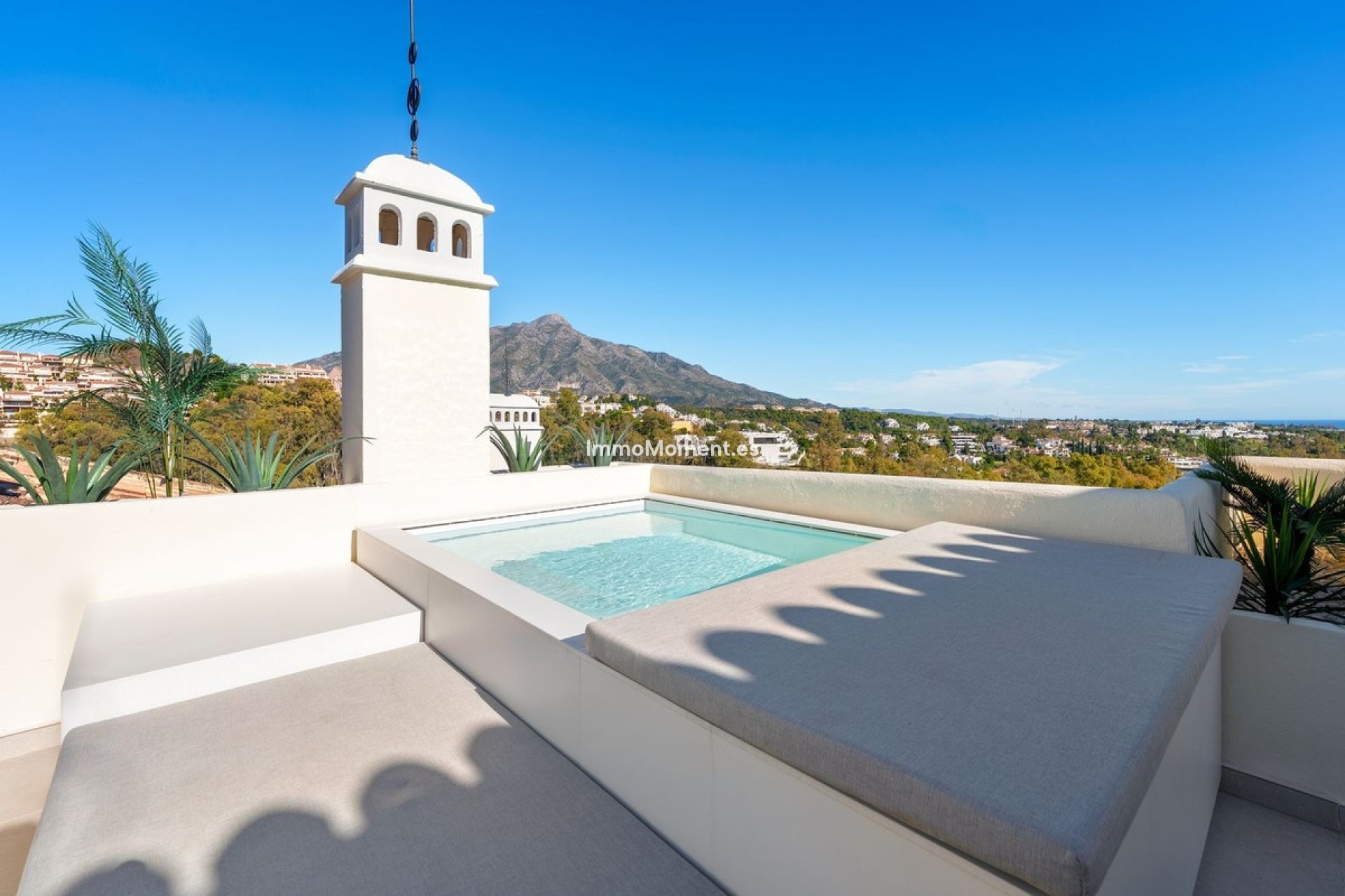 Resale - Apartment - Marbella - Nueva Andalucía