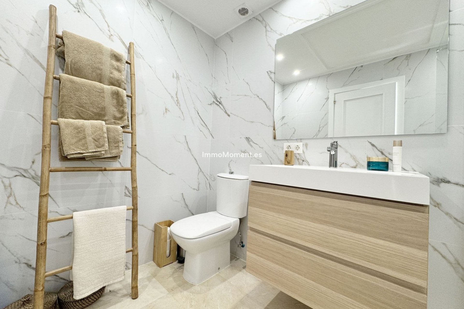 Resale - Apartment - Marbella - Nueva Andalucía