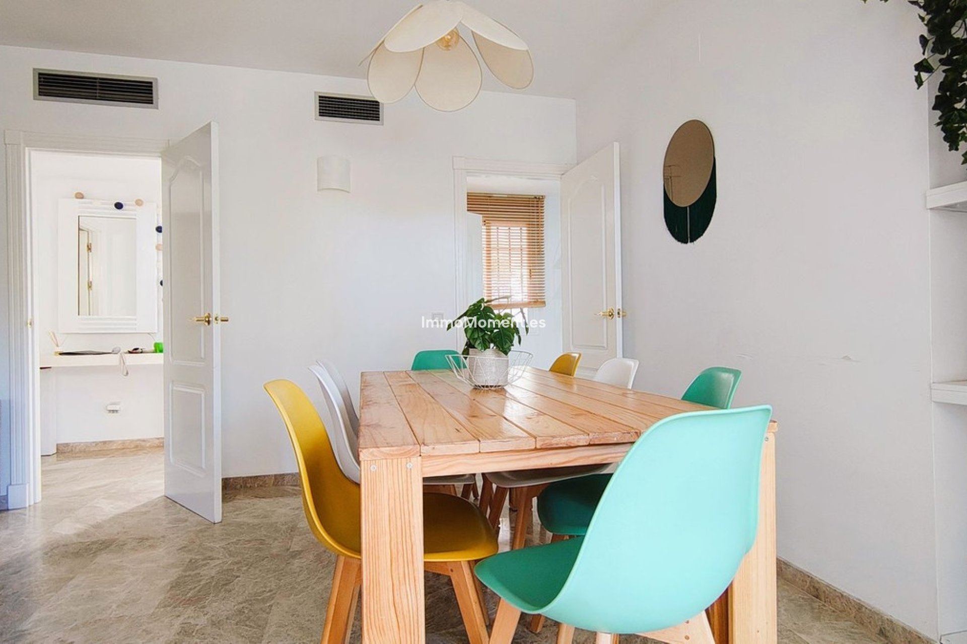 Resale - Apartment - Marbella - Nueva Andalucía