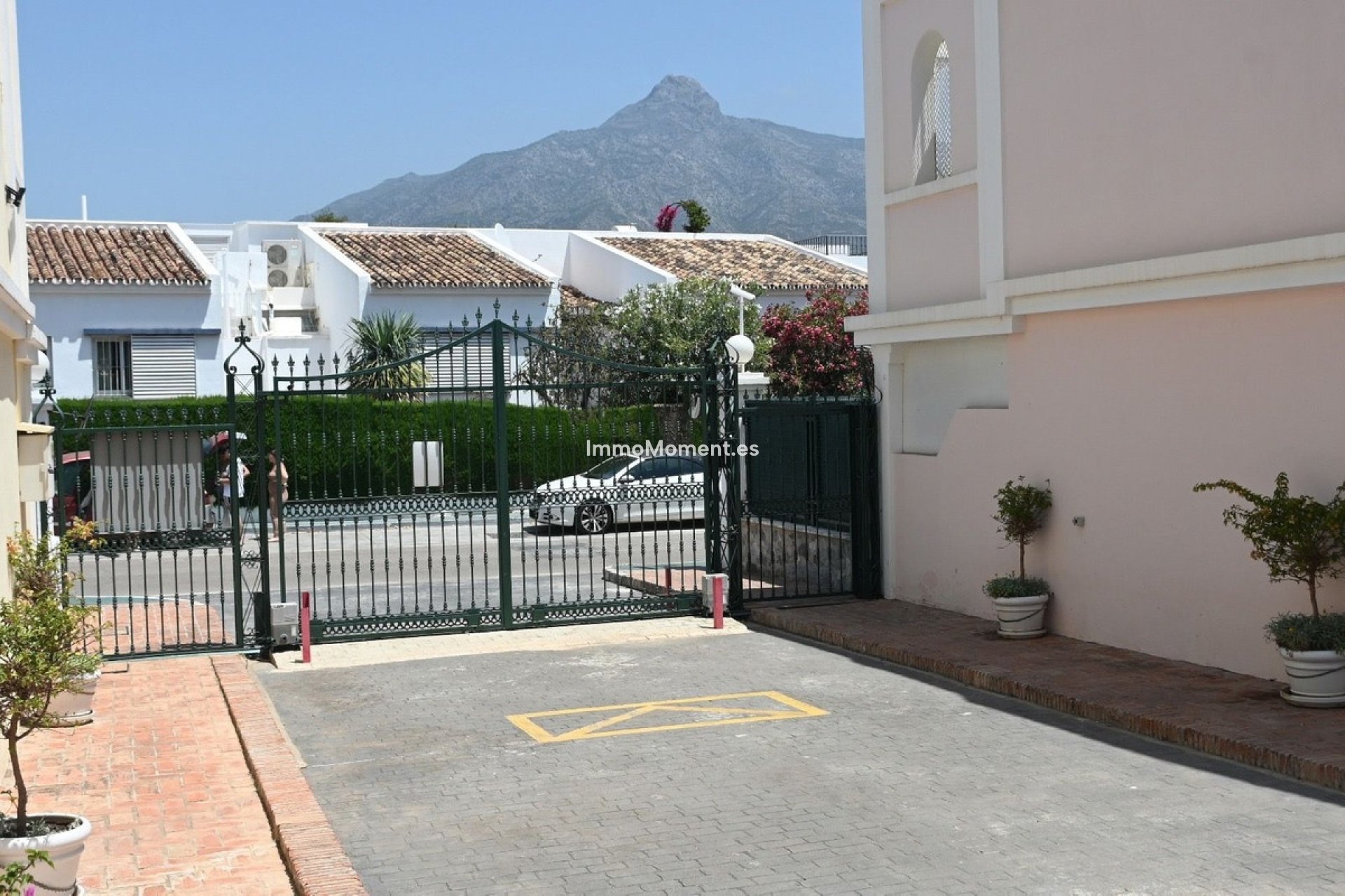 Resale - Apartment - Marbella - Nueva Andalucía