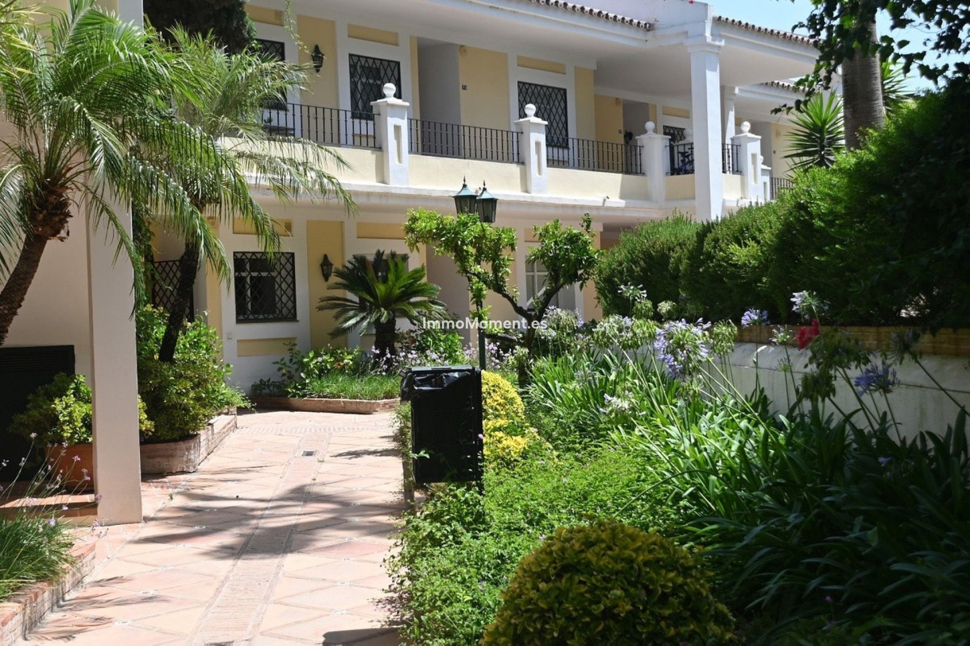 Resale - Apartment - Marbella - Nueva Andalucía