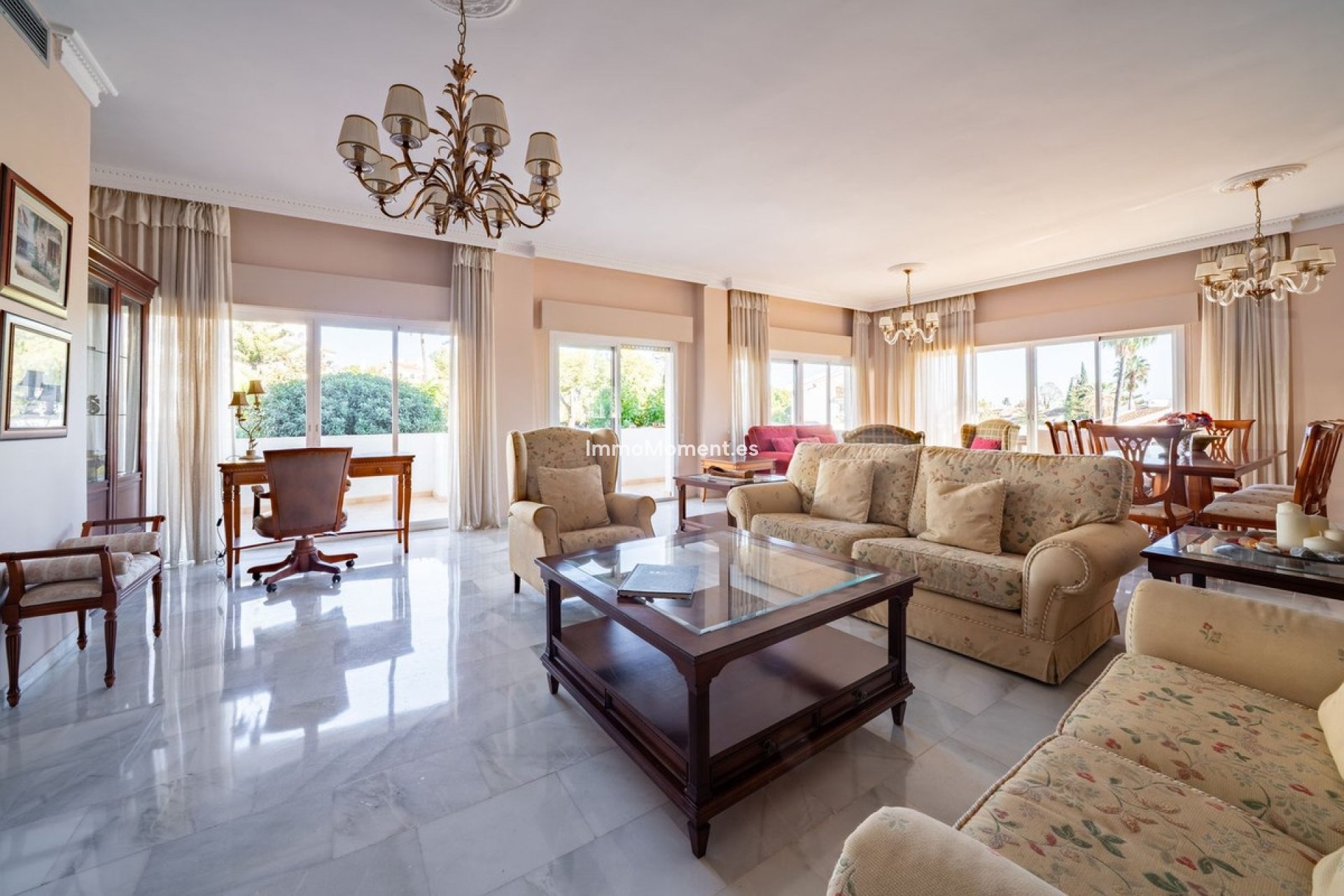 Resale - Apartment - Marbella - Nueva Andalucía