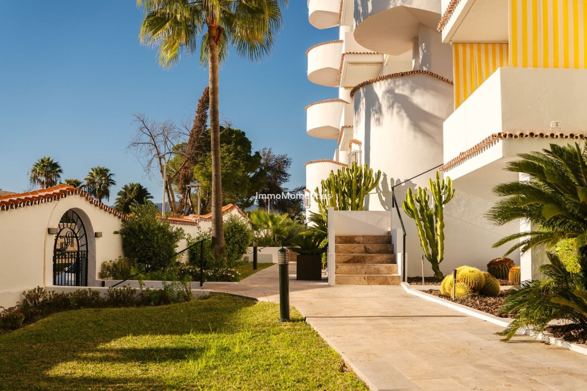 Resale - Apartment - Marbella - Nueva Andalucía
