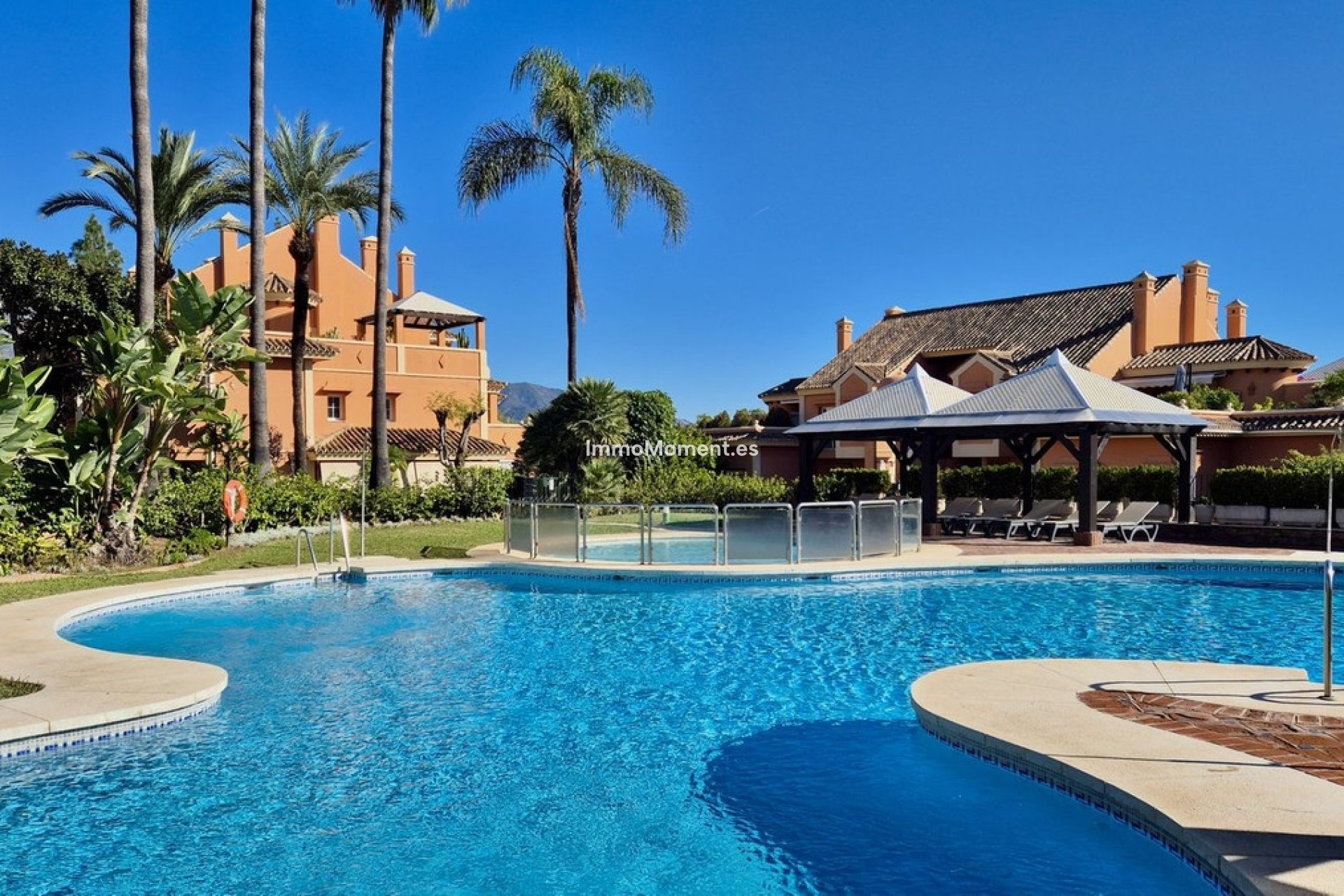 Resale - Apartment - Marbella - Nueva Andalucía