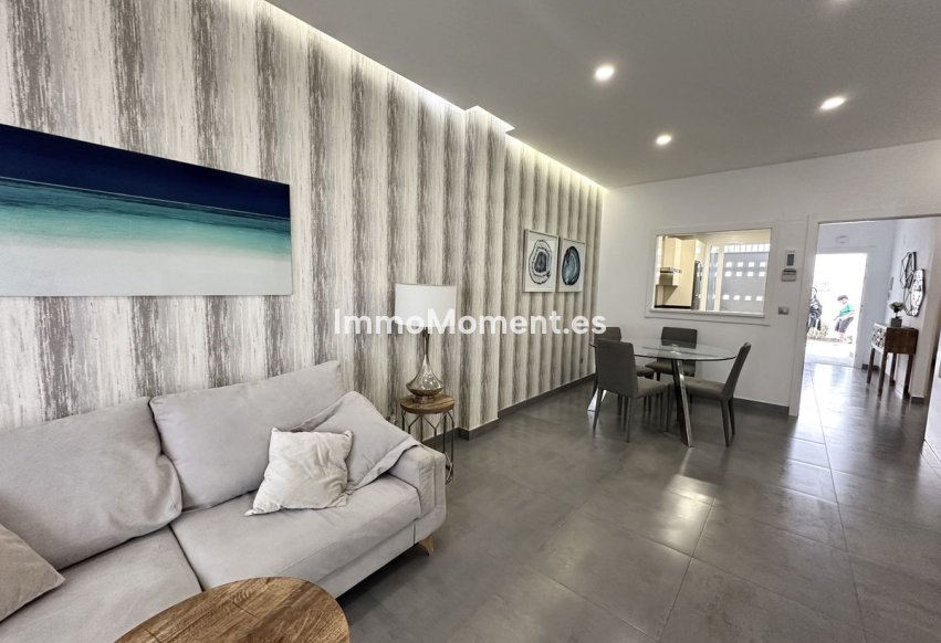 Resale - Apartment - Marbella - Nueva Andalucía