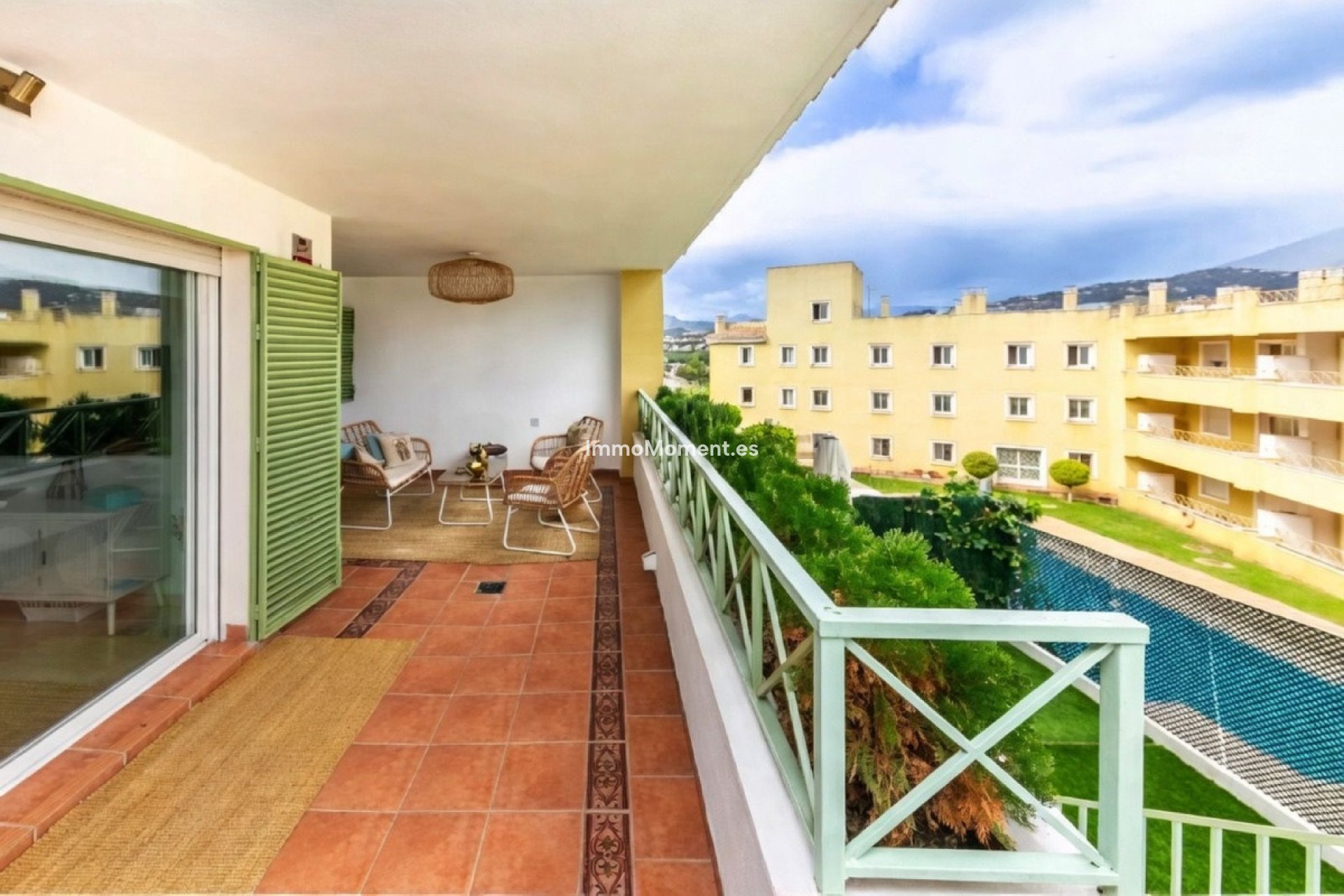 Resale - Apartment - Marbella - Nueva Andalucía