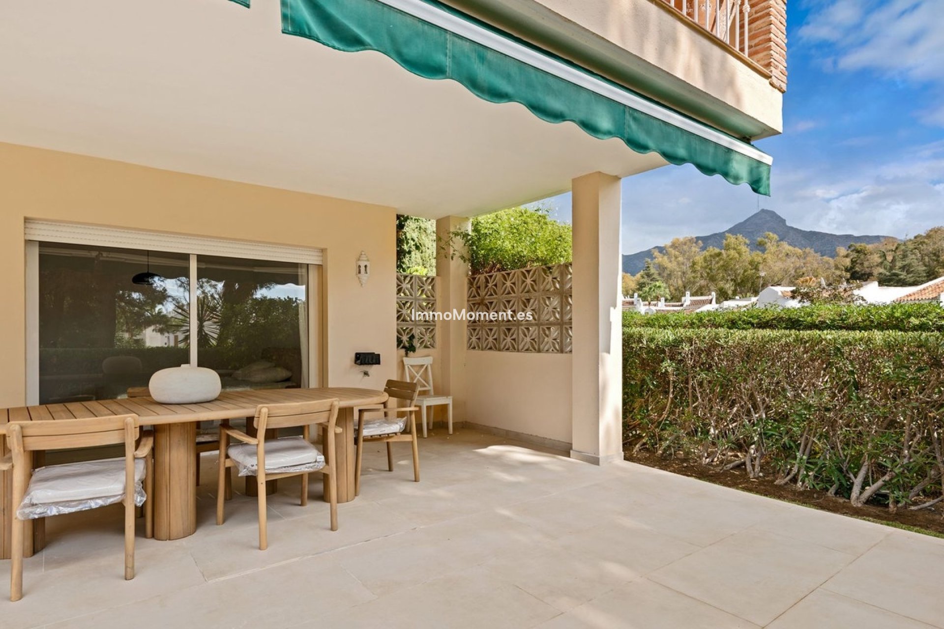 Resale - Apartment - Marbella - Nueva Andalucía