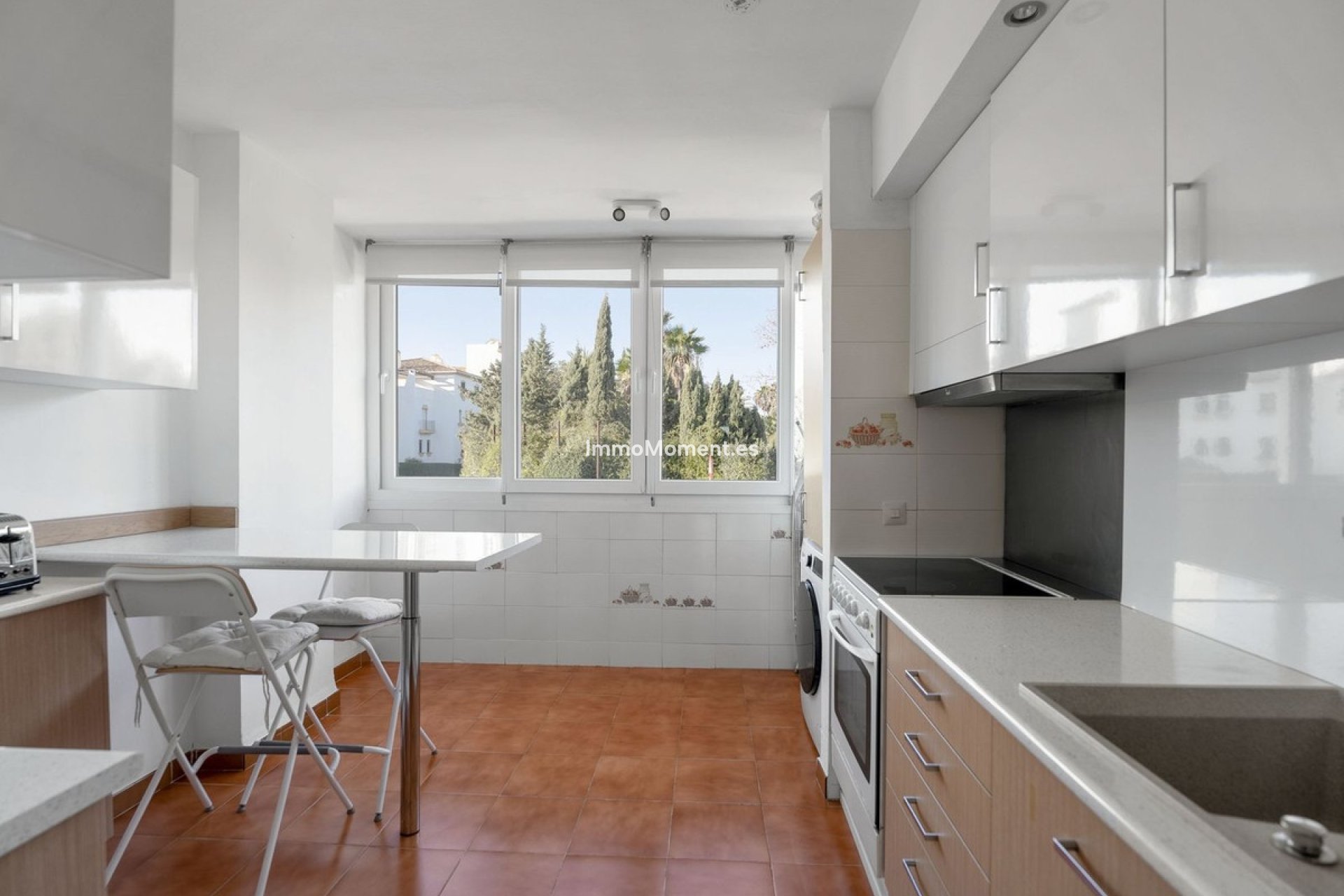 Resale - Apartment - Marbella - Nueva Andalucía