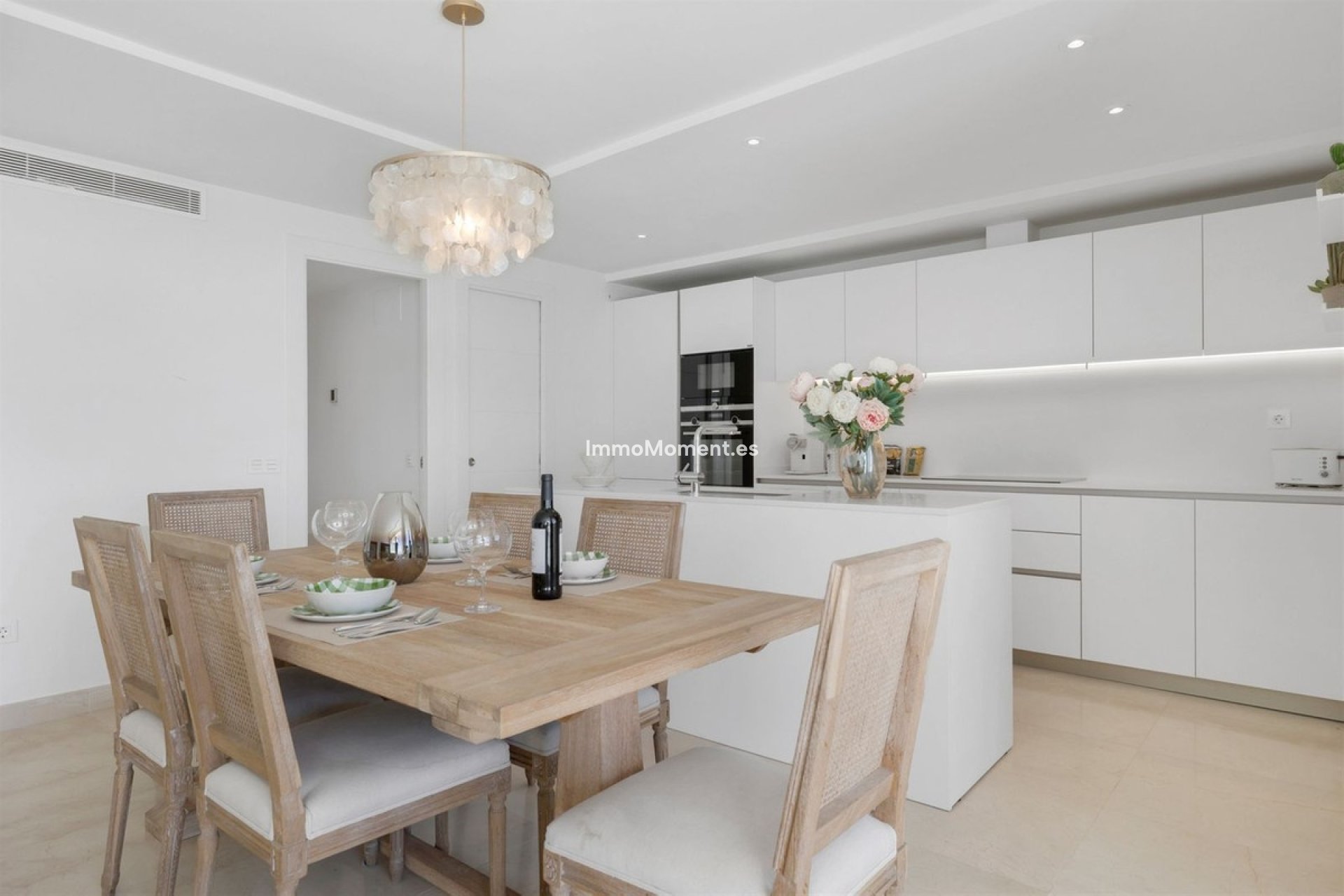 Resale - Apartment - Marbella - Nueva Andalucía