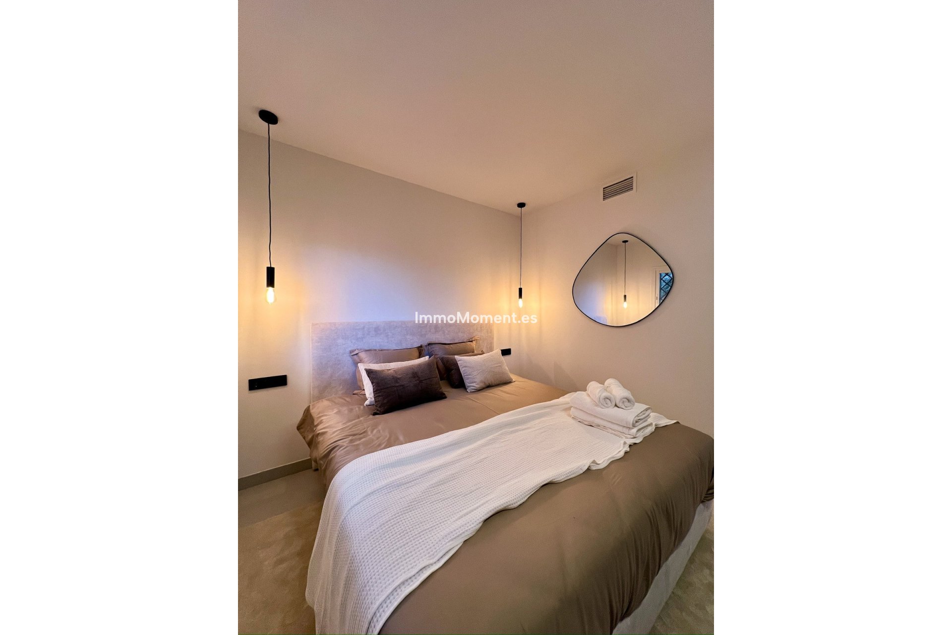 Resale - Apartment - Marbella - Nueva Andalucía