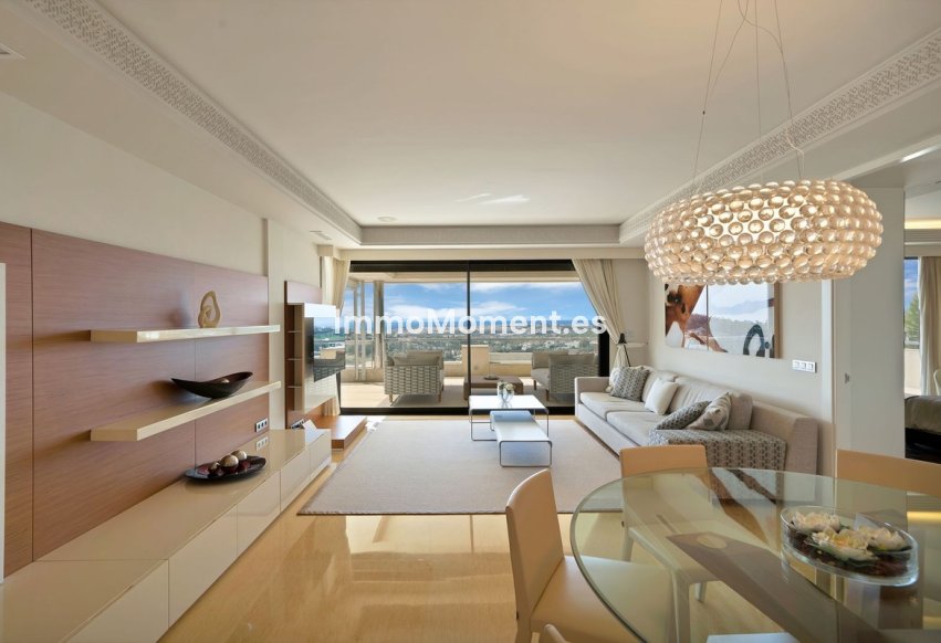 Resale - Apartment - Marbella - Nueva Andalucía