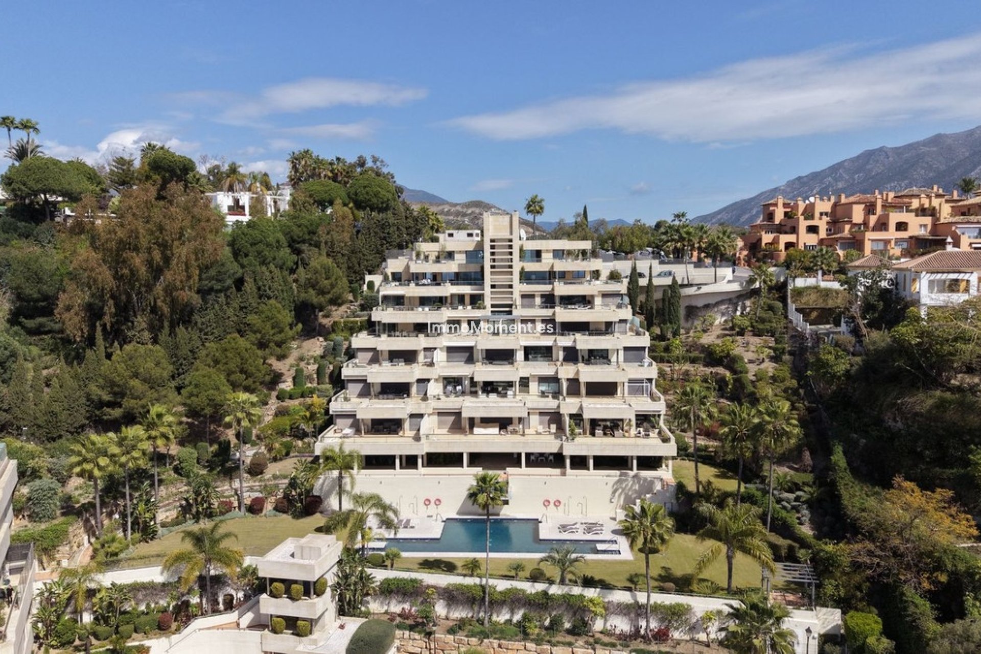 Resale - Apartment - Marbella - Nueva Andalucía