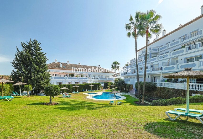 Resale - Apartment - Marbella - Nueva Andalucía