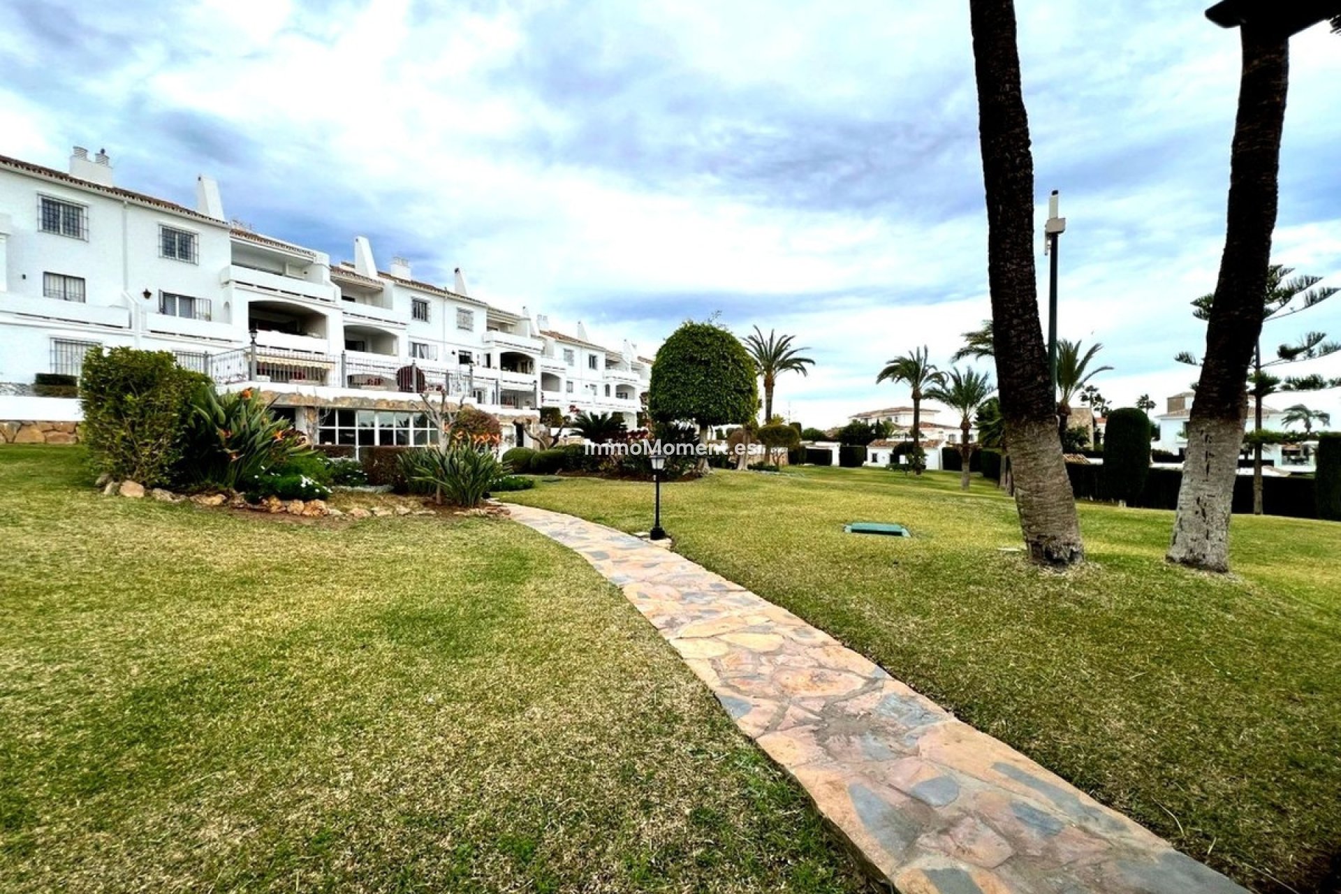 Resale - Apartment - Marbella - Nueva Andalucía