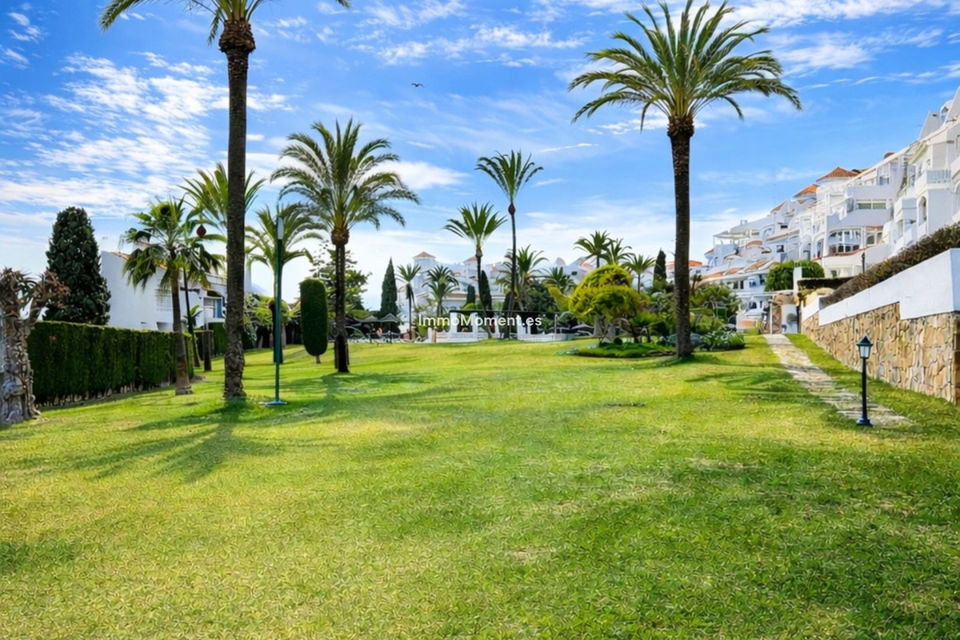 Resale - Apartment - Marbella - Nueva Andalucía
