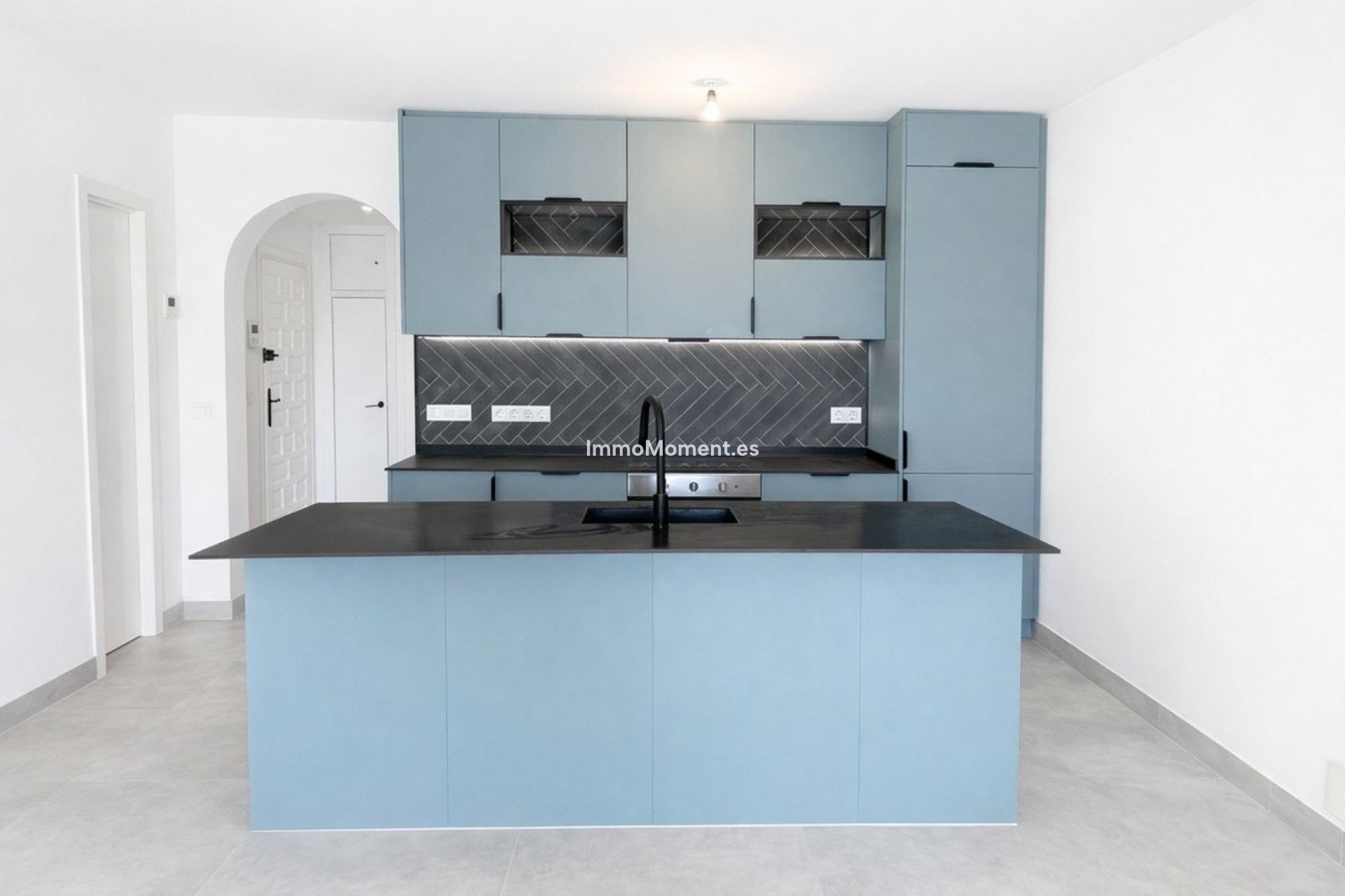 Resale - Apartment - Marbella - Nueva Andalucía