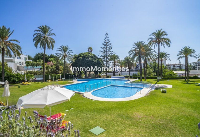 Resale - Apartment - Marbella - Nueva Andalucía