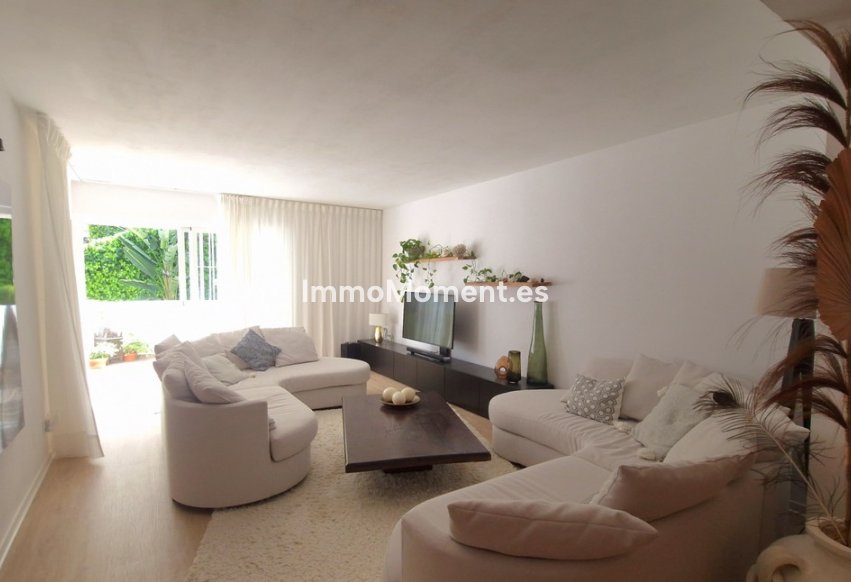 Resale - Apartment - Marbella - Nueva Andalucía