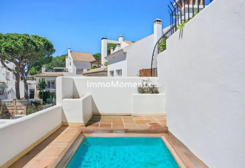 Resale - Apartment - Marbella - Nueva Andalucía