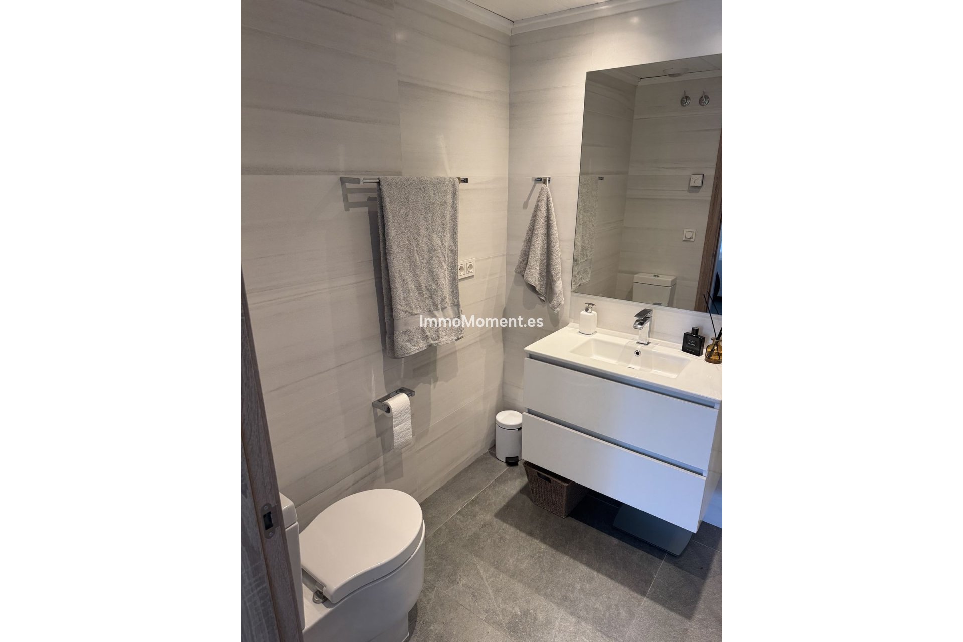 Resale - Apartment - Marbella - Nueva Andalucía